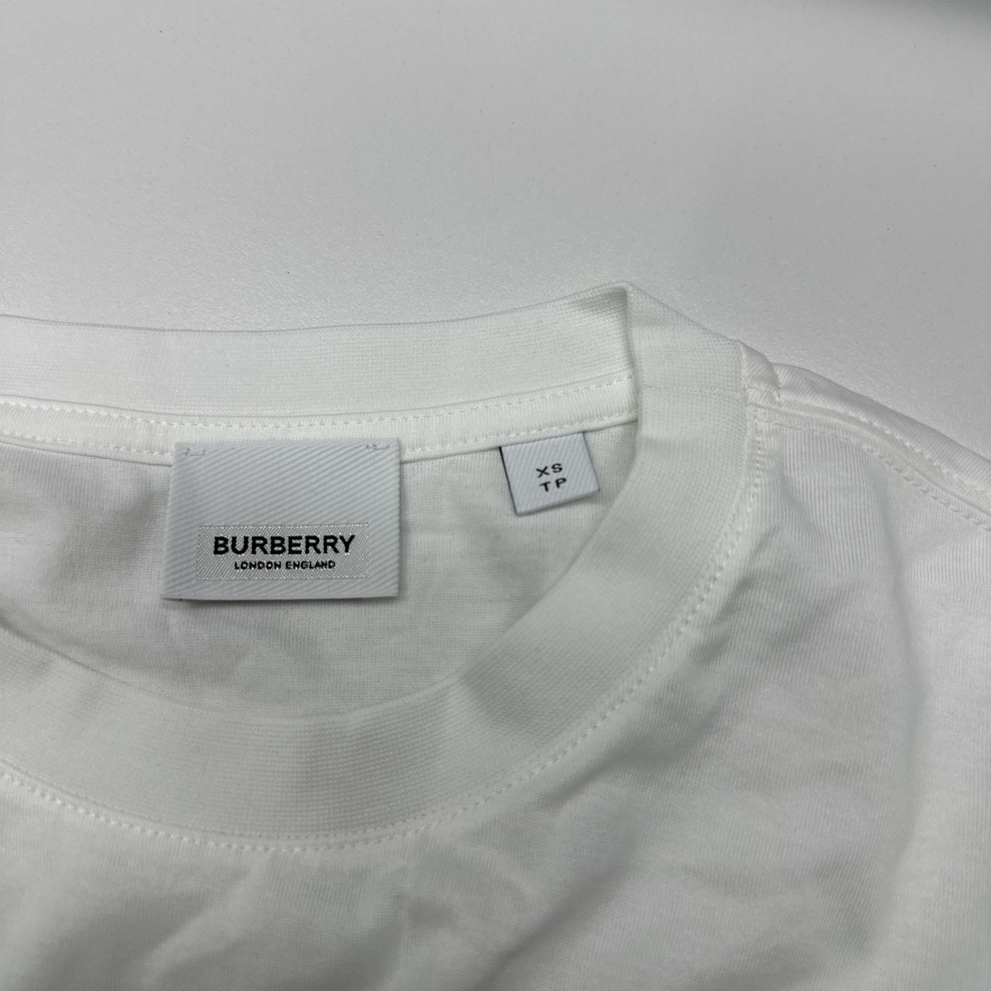 Burberry Burberry Check Pocket T-Shirt Size XS Size XS / US 0-2 / IT 36-38 - 3 Thumbnail