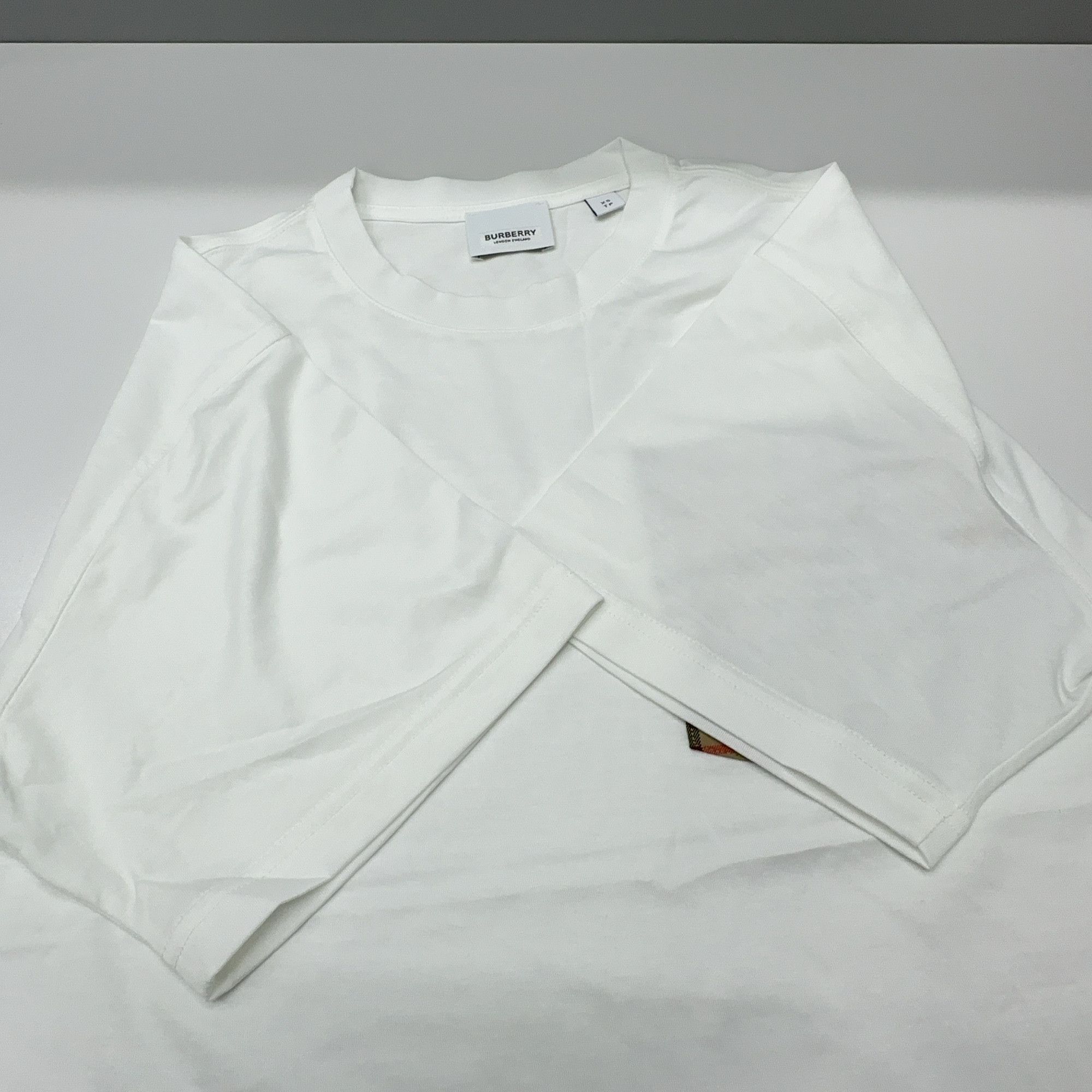 Burberry Burberry Check Pocket T-Shirt Size XS Size XS / US 0-2 / IT 36-38 - 6 Thumbnail