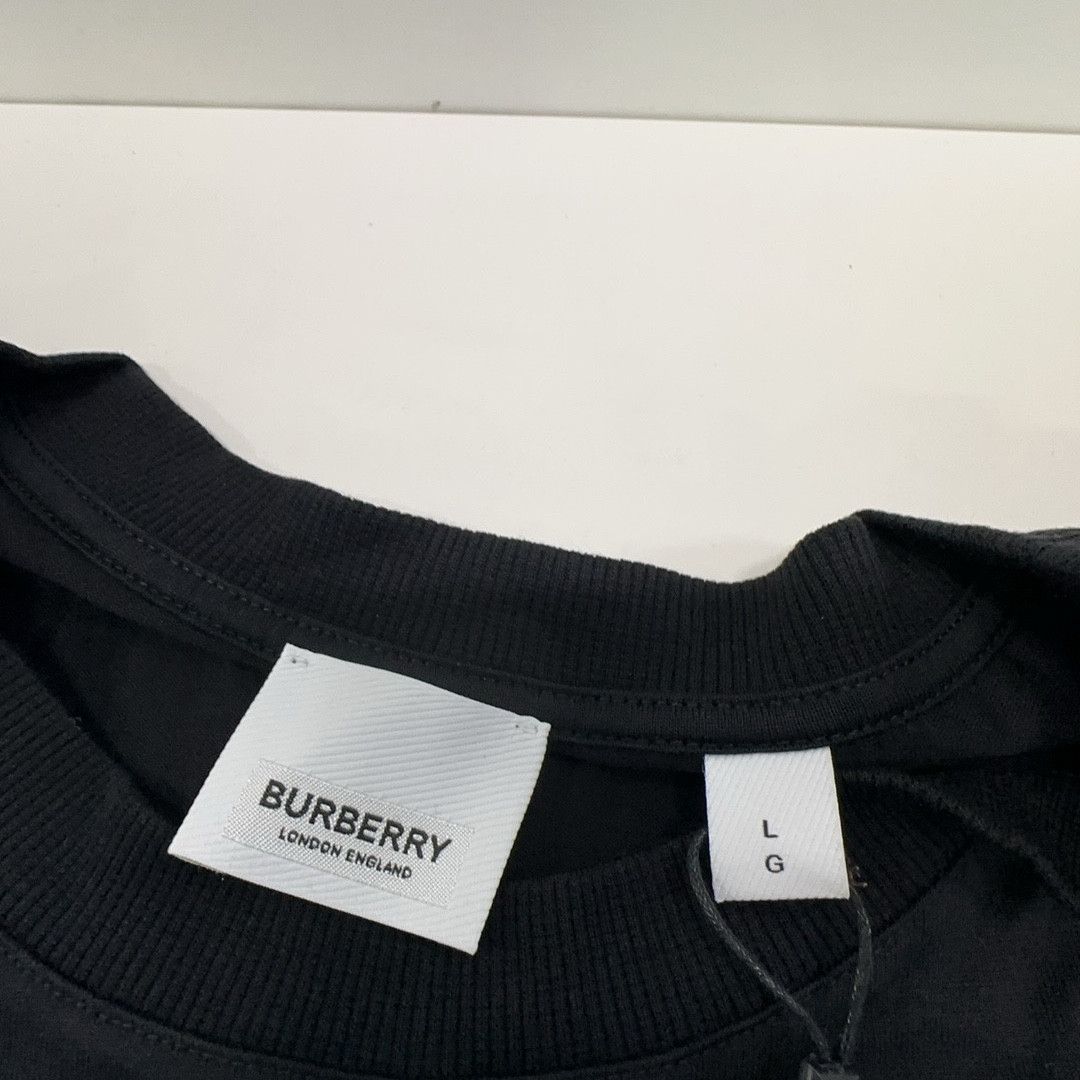 Burberry Burberry Thomas Bear Graphic T-Shirt Size L Size US L / EU 52-54 / 3 - 3 Thumbnail