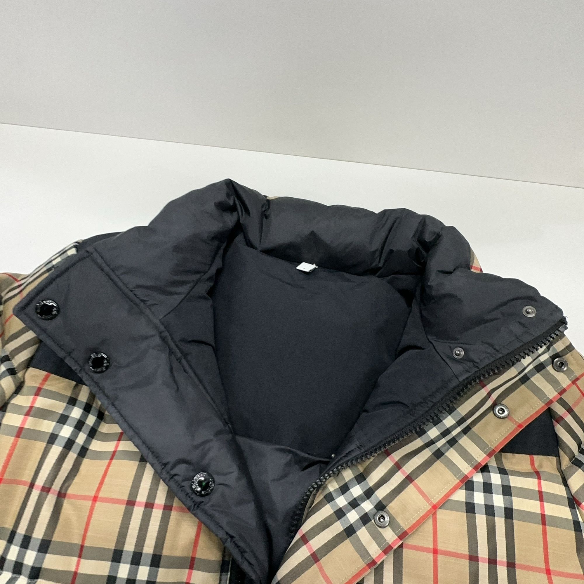 Burberry Burberry Reversible Plaid Puffer Jacket Size M Size US M / EU 48-50 / 2 - 6 Thumbnail