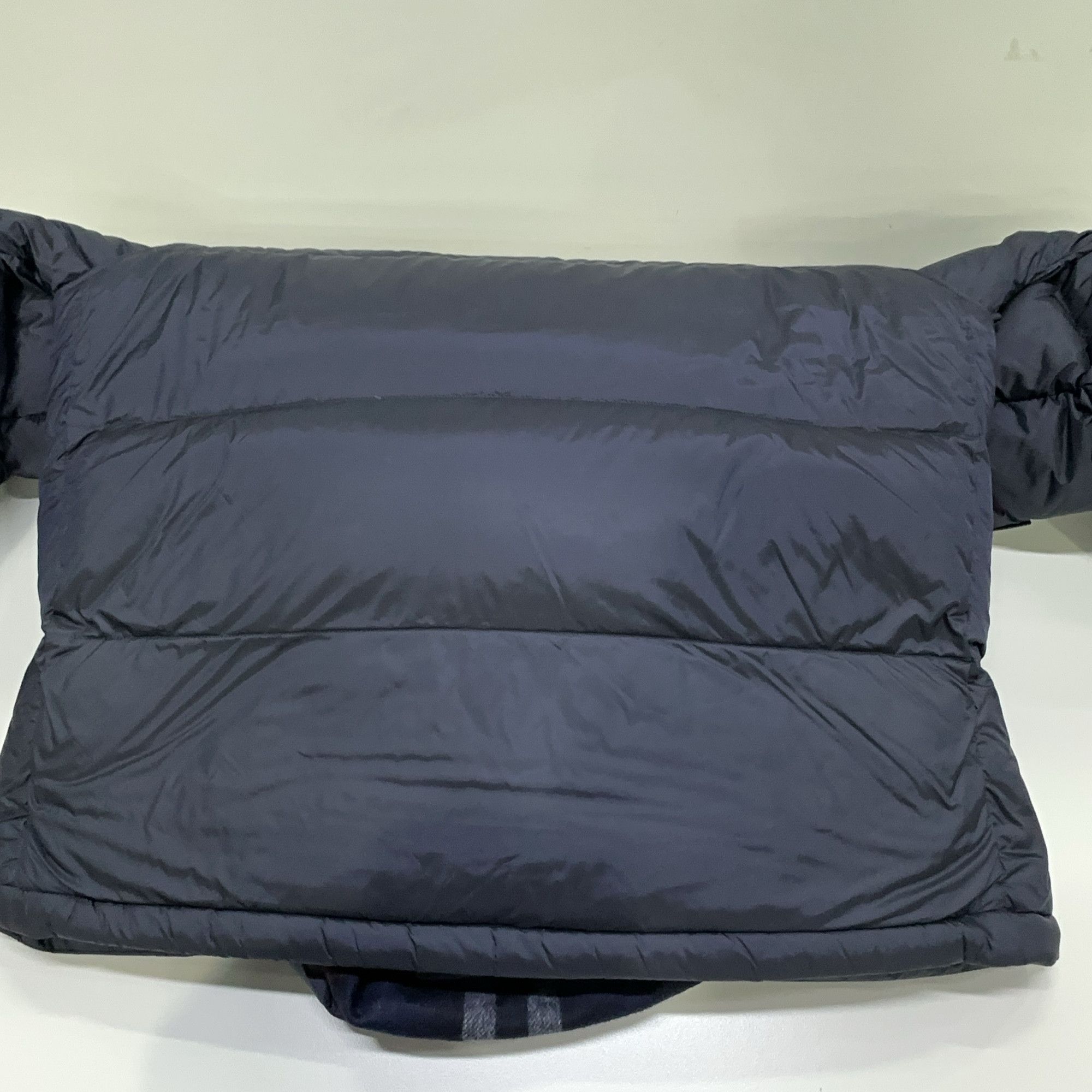 Burberry Burberry Navy Down Jacket Size M Size US M / EU 48-50 / 2 - 12 Thumbnail