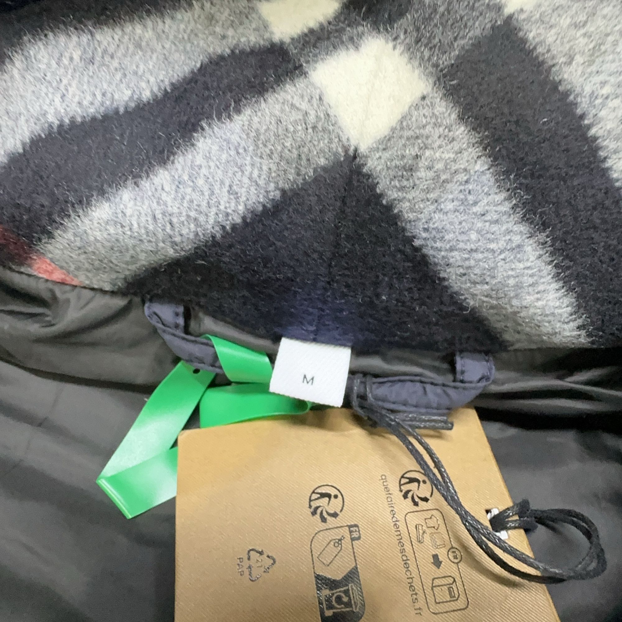 Burberry Burberry Navy Down Jacket Size M Size US M / EU 48-50 / 2 - 4 Thumbnail
