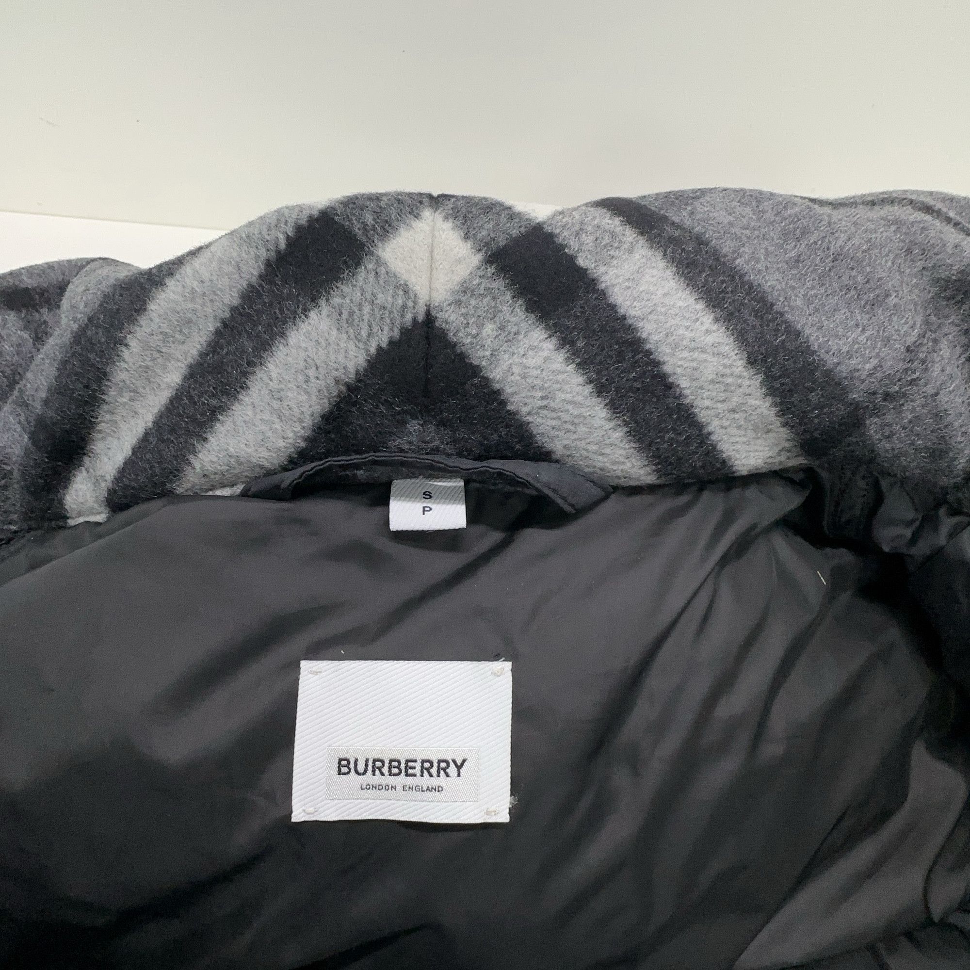 Burberry Burberry Check Lined Puffer Jacket Size S Size US S / EU 44-46 / 1 - 3 Thumbnail