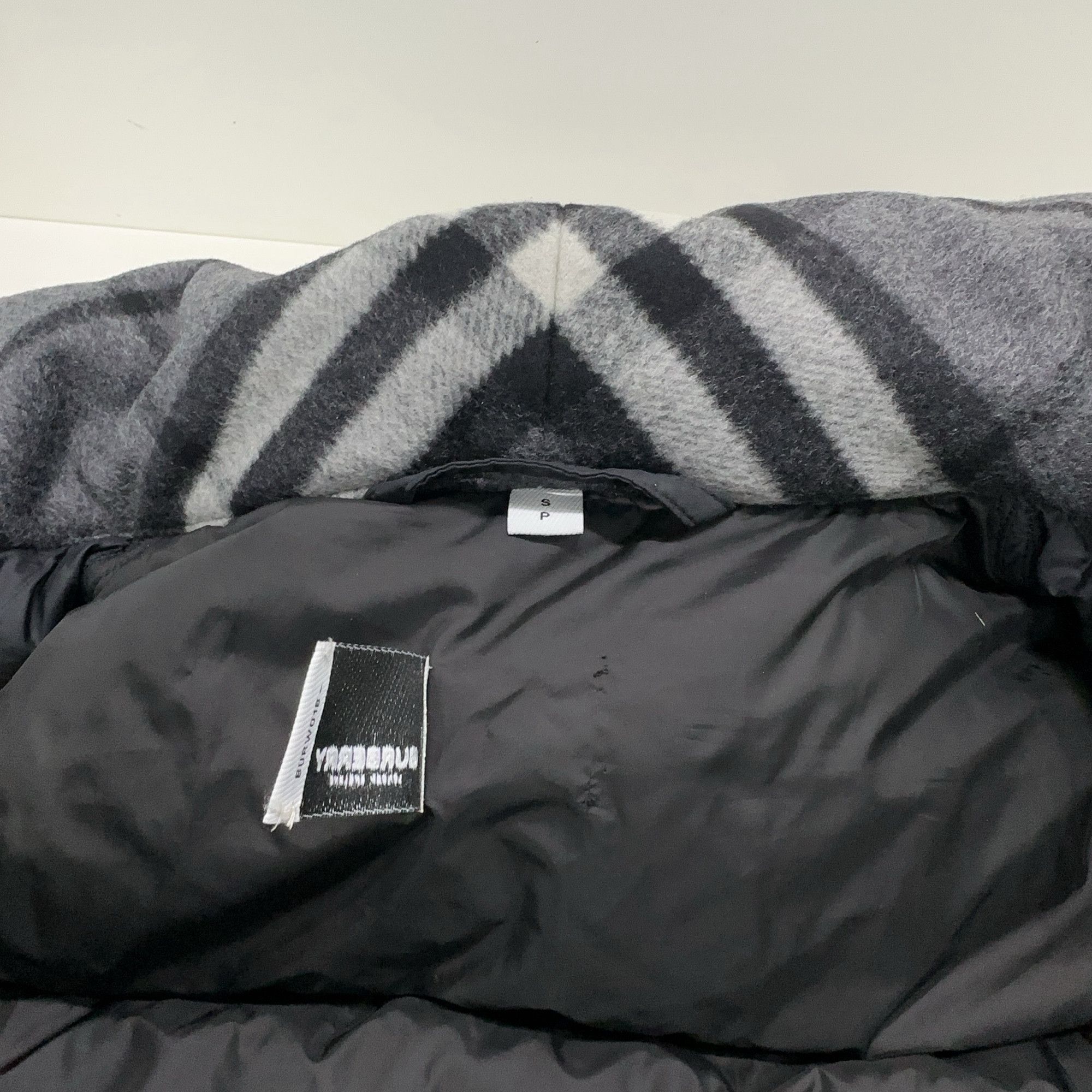 Burberry Burberry Check Lined Puffer Jacket Size S Size US S / EU 44-46 / 1 - 4 Thumbnail