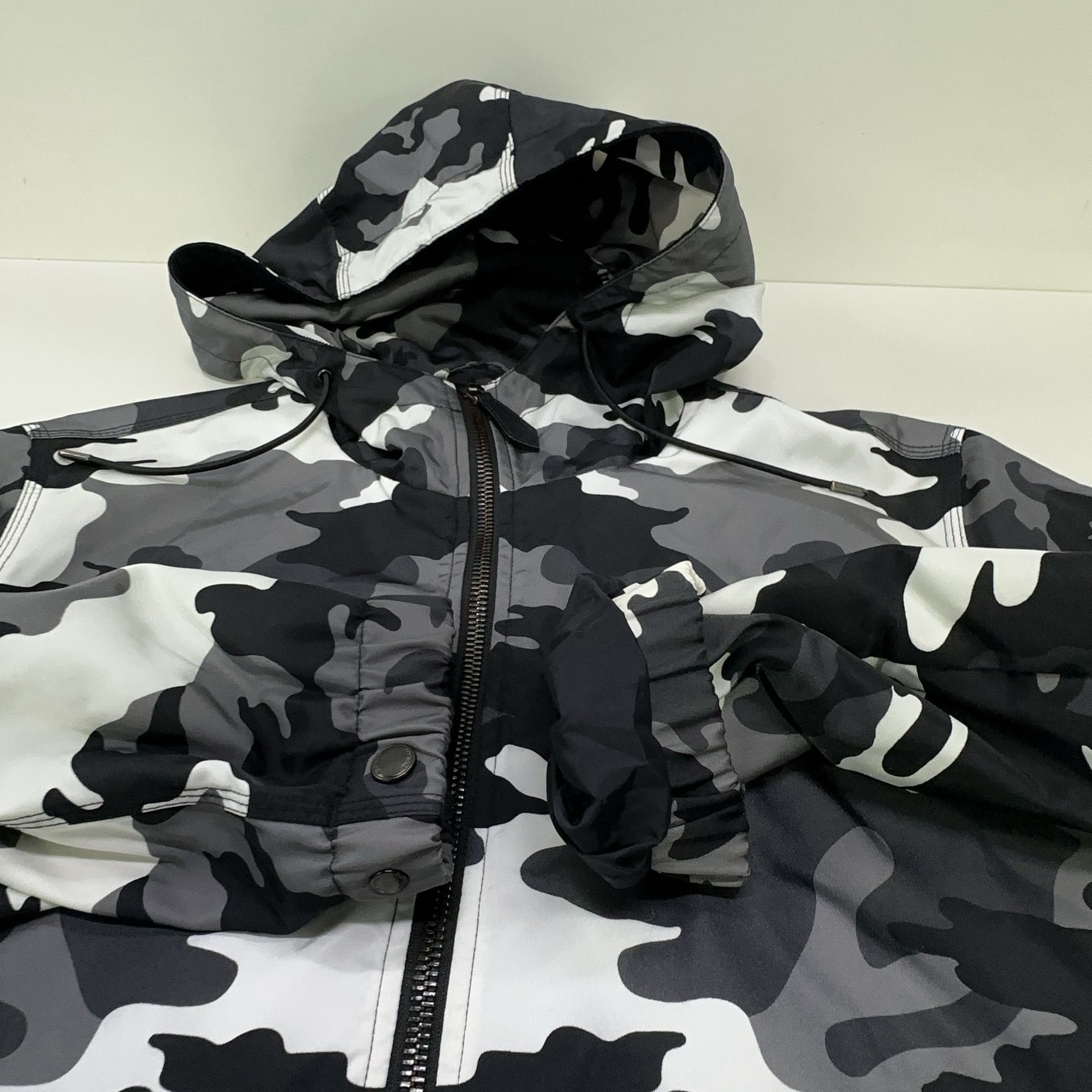 Burberry Burberry Camo Logo Zip Hoodie Jacket Size L Size US L / EU 52-54 / 3 - 7 Thumbnail