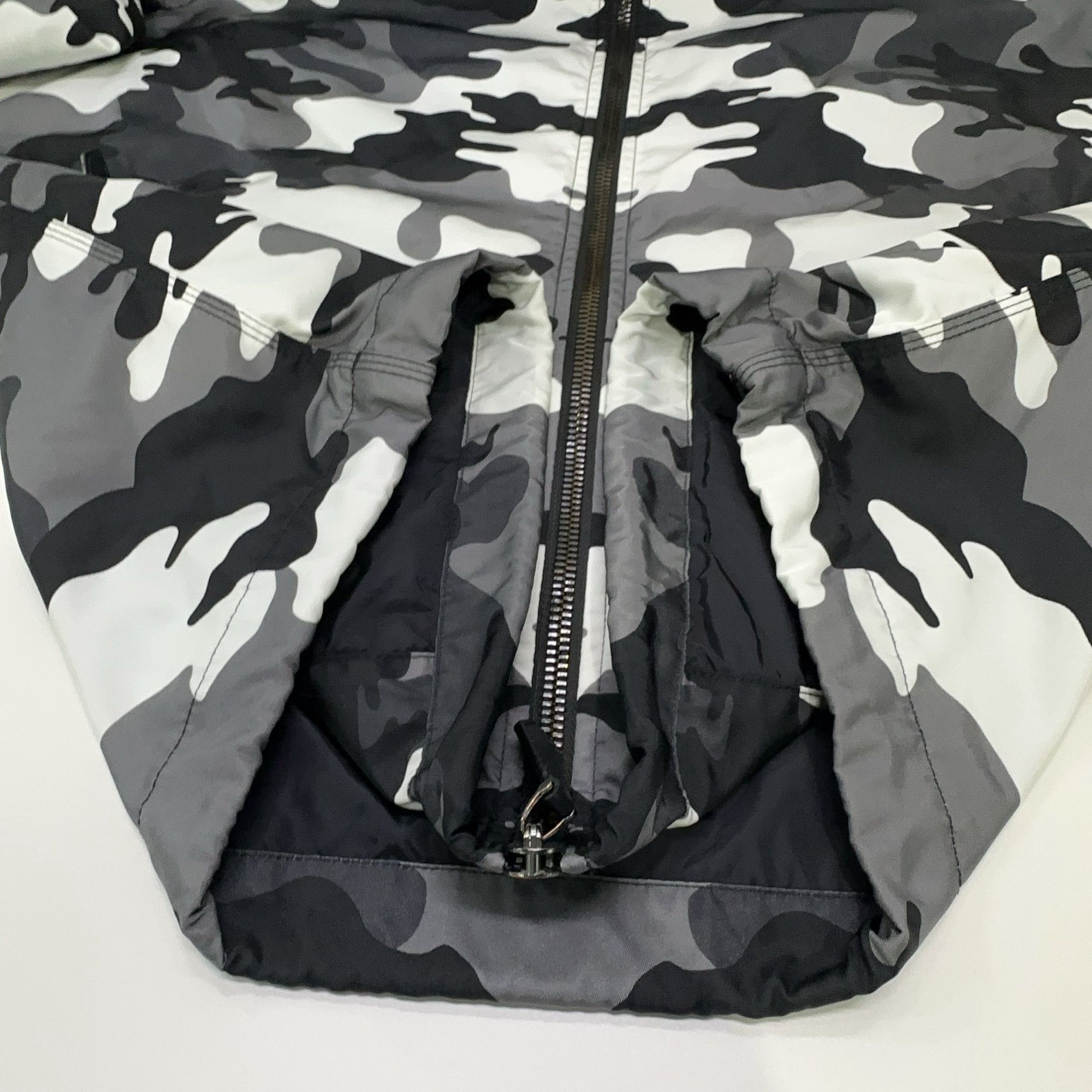 Burberry Burberry Camo Logo Zip Hoodie Jacket Size L Size US L / EU 52-54 / 3 - 8 Thumbnail