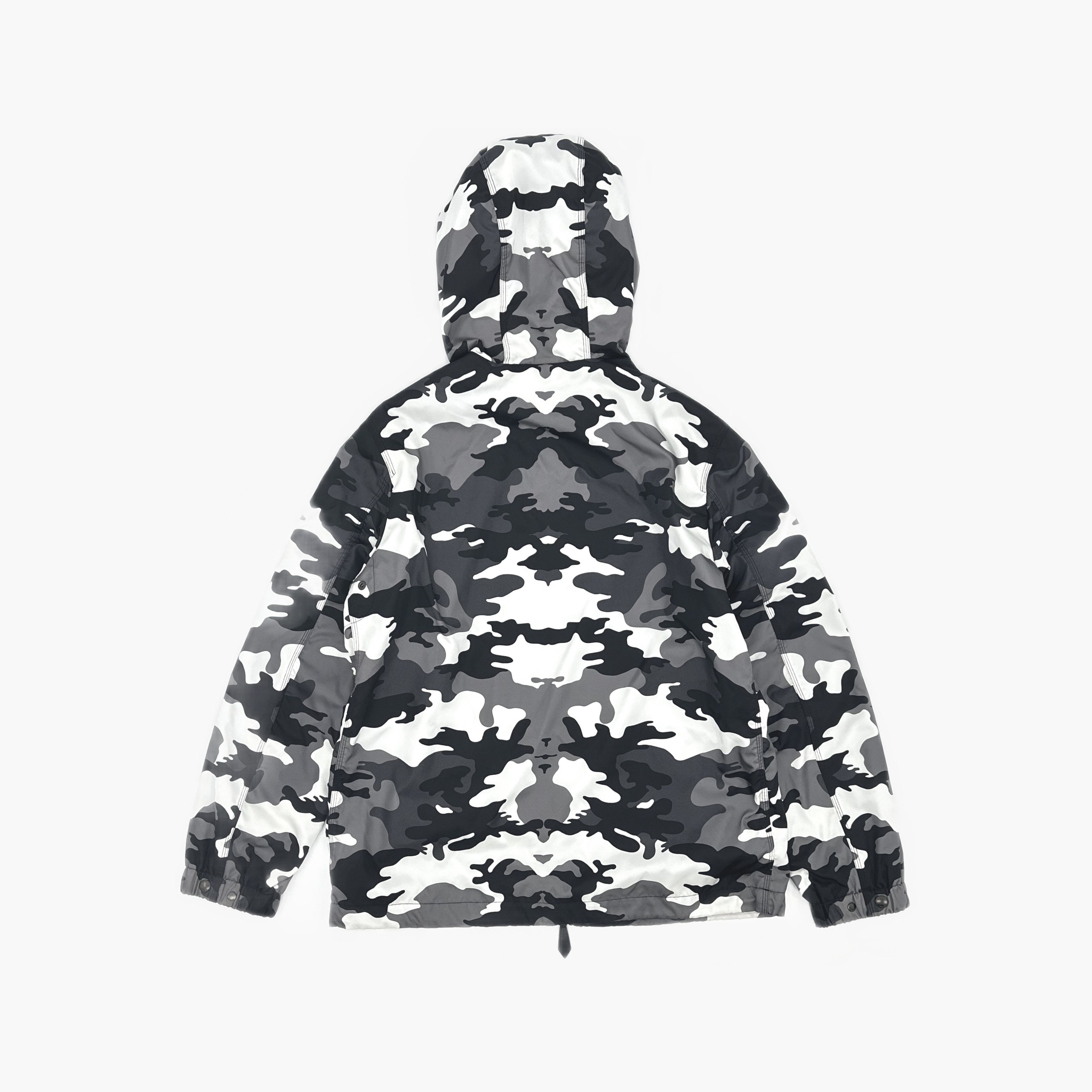 Burberry Burberry Camo Logo Zip Hoodie Jacket Size L Size US L / EU 52-54 / 3 - 2 Thumbnail