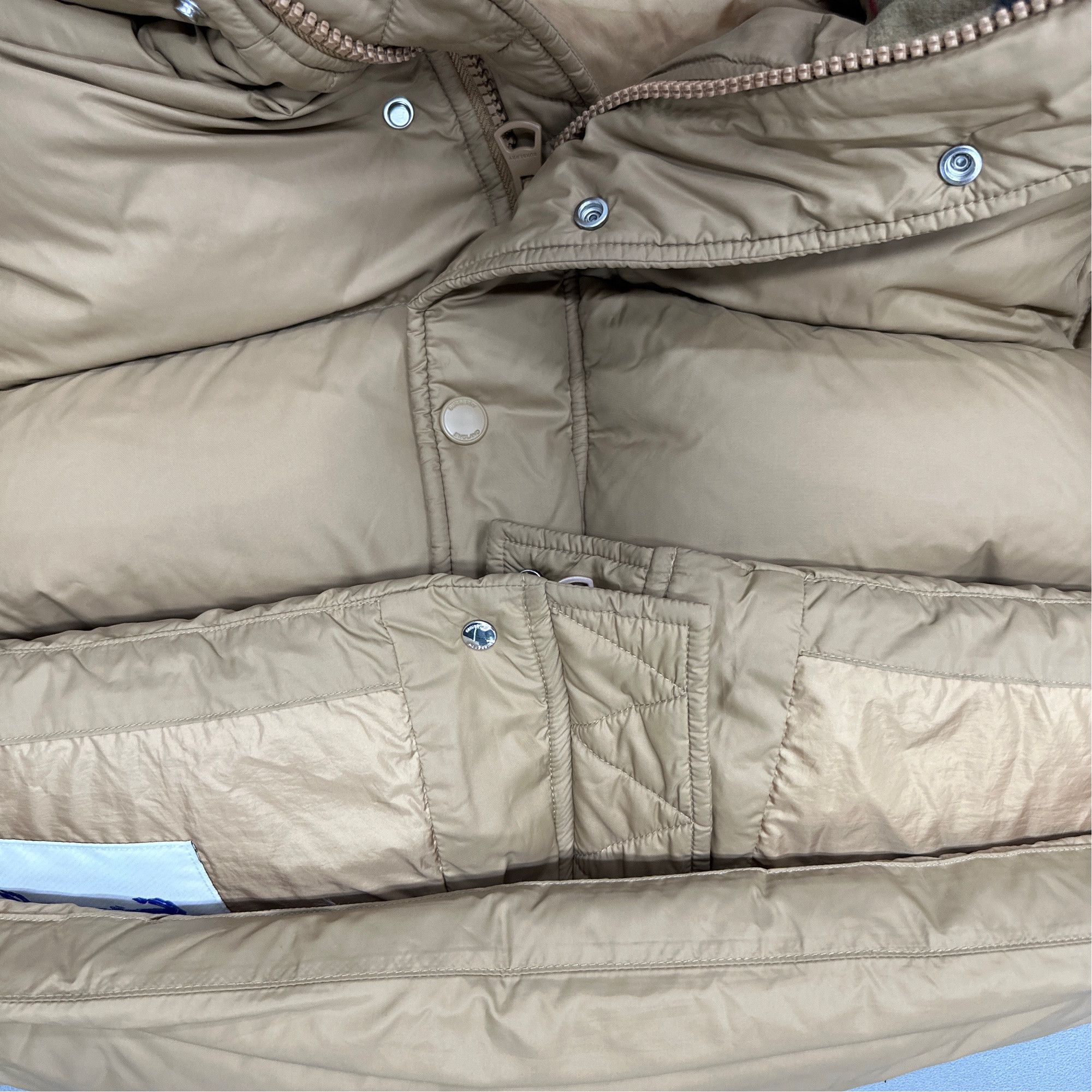 Burberry Burberry Check Hood Puffer Jacket Size L Size US L / EU 52-54 / 3 - 7 Thumbnail
