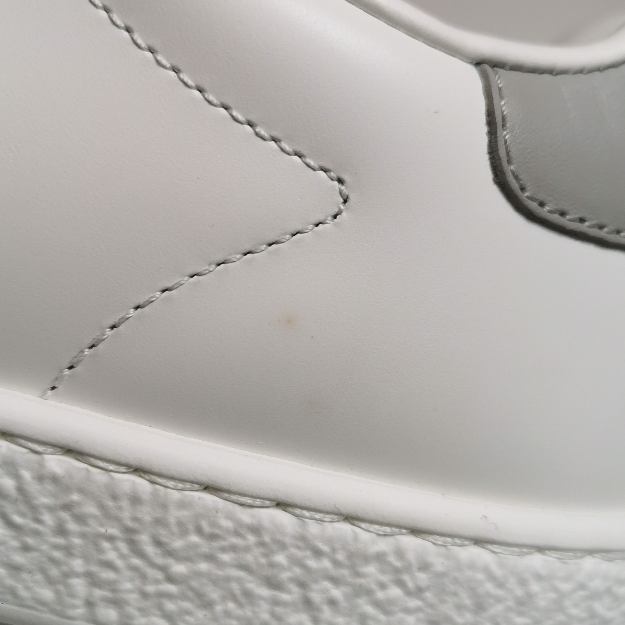 Gucci Gucci Women 7-5 Lowtop Sneakers Size US 7.5 / IT 37.5 - 7 Thumbnail