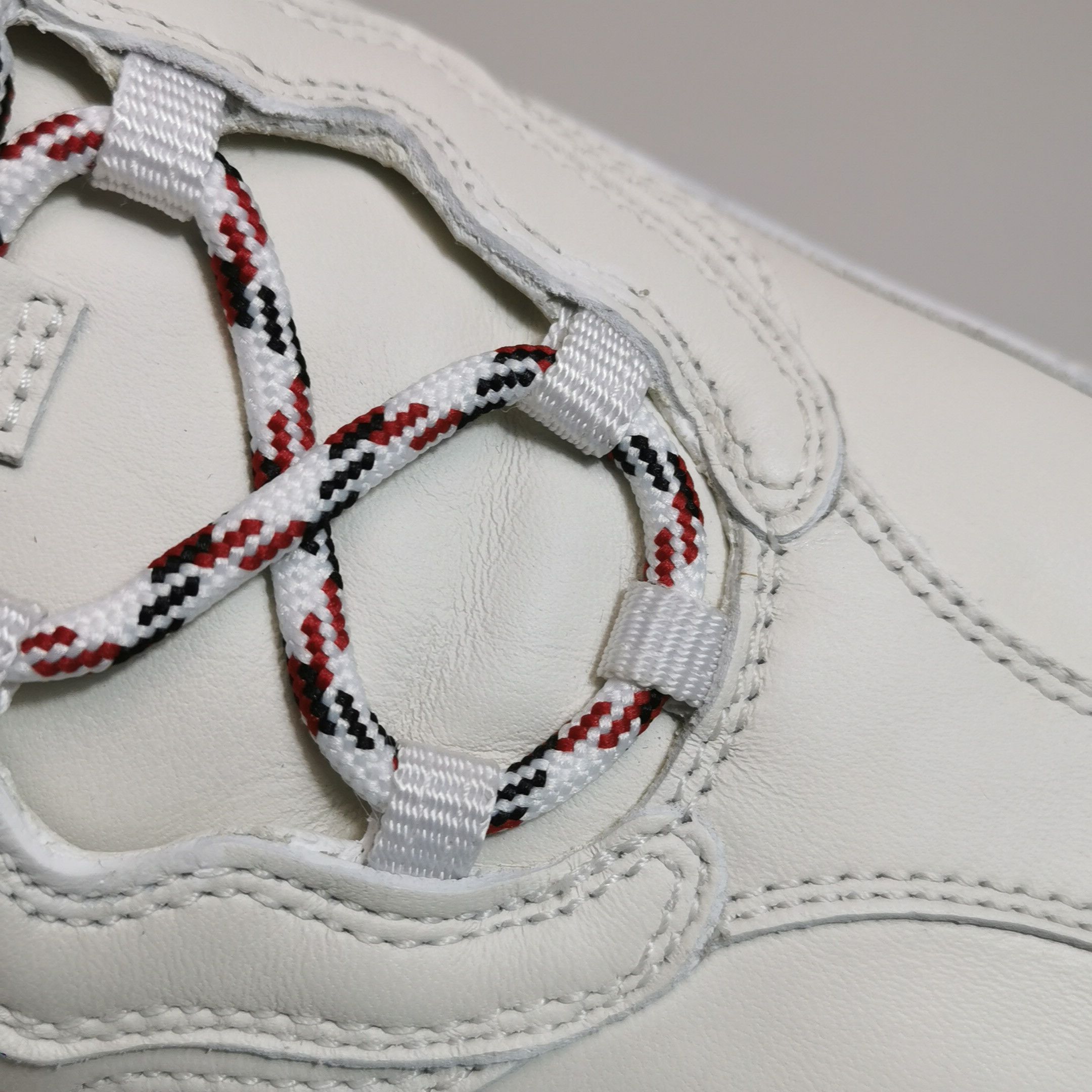 Gucci Gucci Women 10 Lowtop Sneakers Size US 10 / IT 40 - 12 Thumbnail