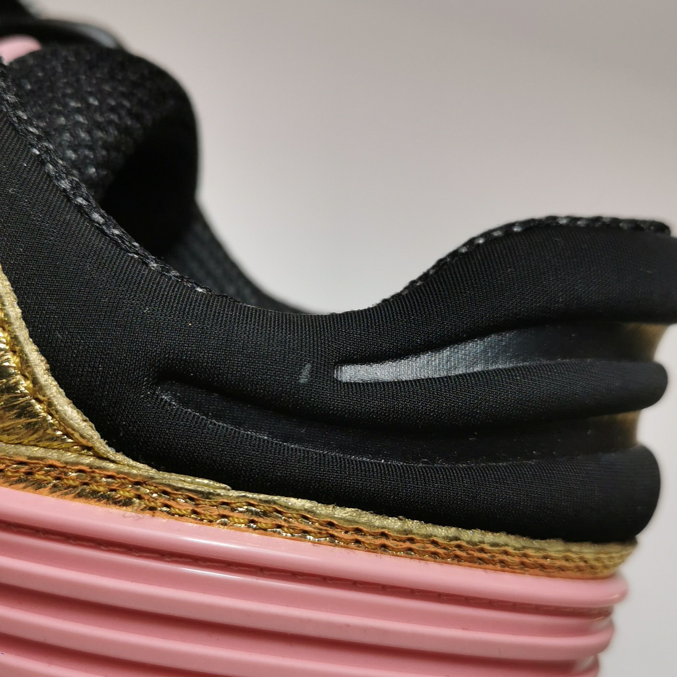 Gucci Gucci Women 6-5 Lowtop Sneakers Size US 6.5 / IT 36.5 - 7 Thumbnail