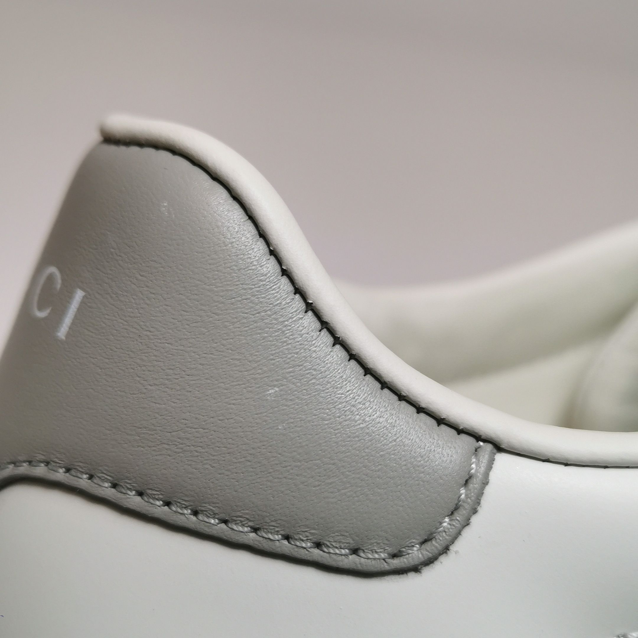 Gucci Gucci Women 7-5 Lowtop Sneakers Size US 7.5 / IT 37.5 - 7 Thumbnail