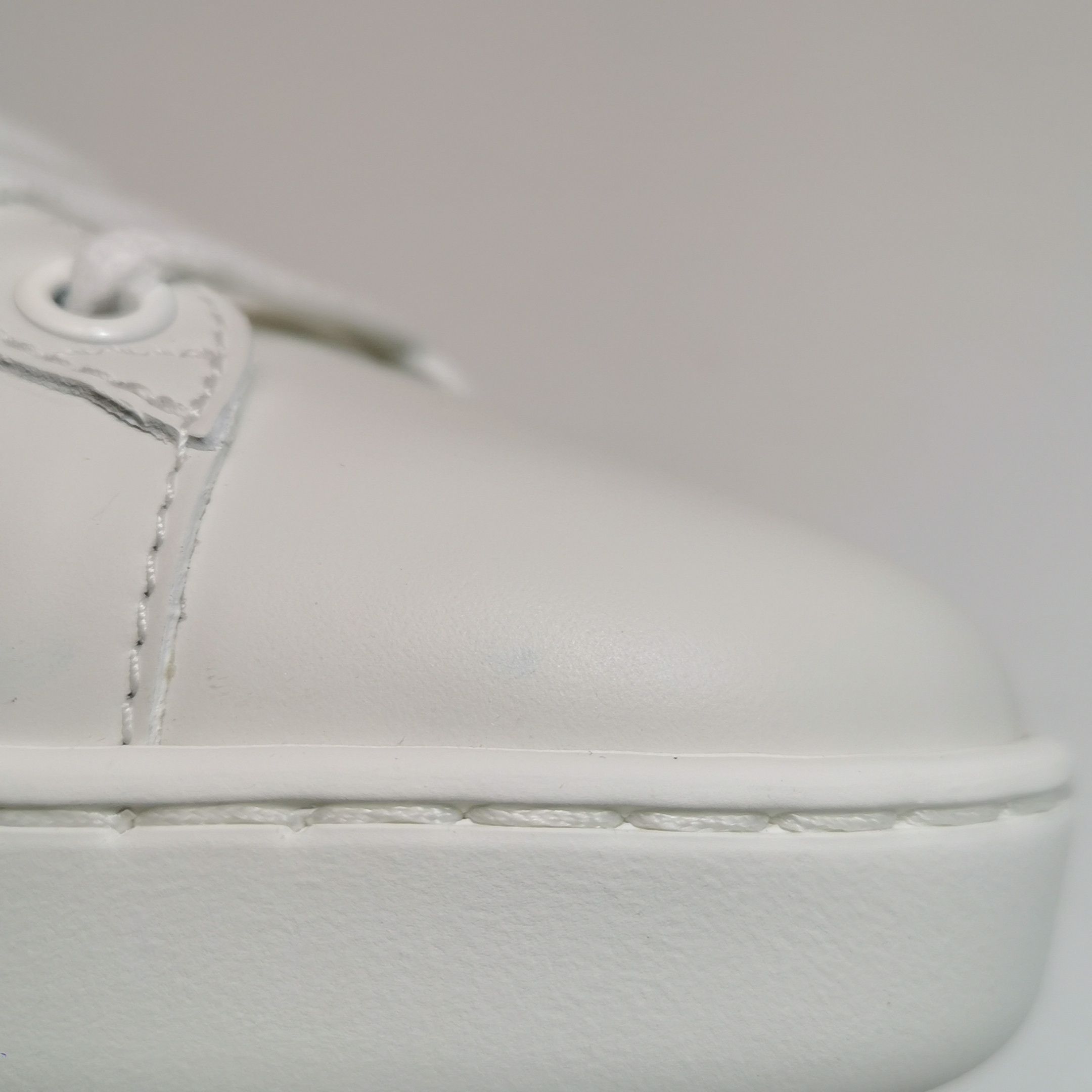 Gucci Gucci Women 7-5 Lowtop Sneakers Size US 7.5 / IT 37.5 - 8 Thumbnail