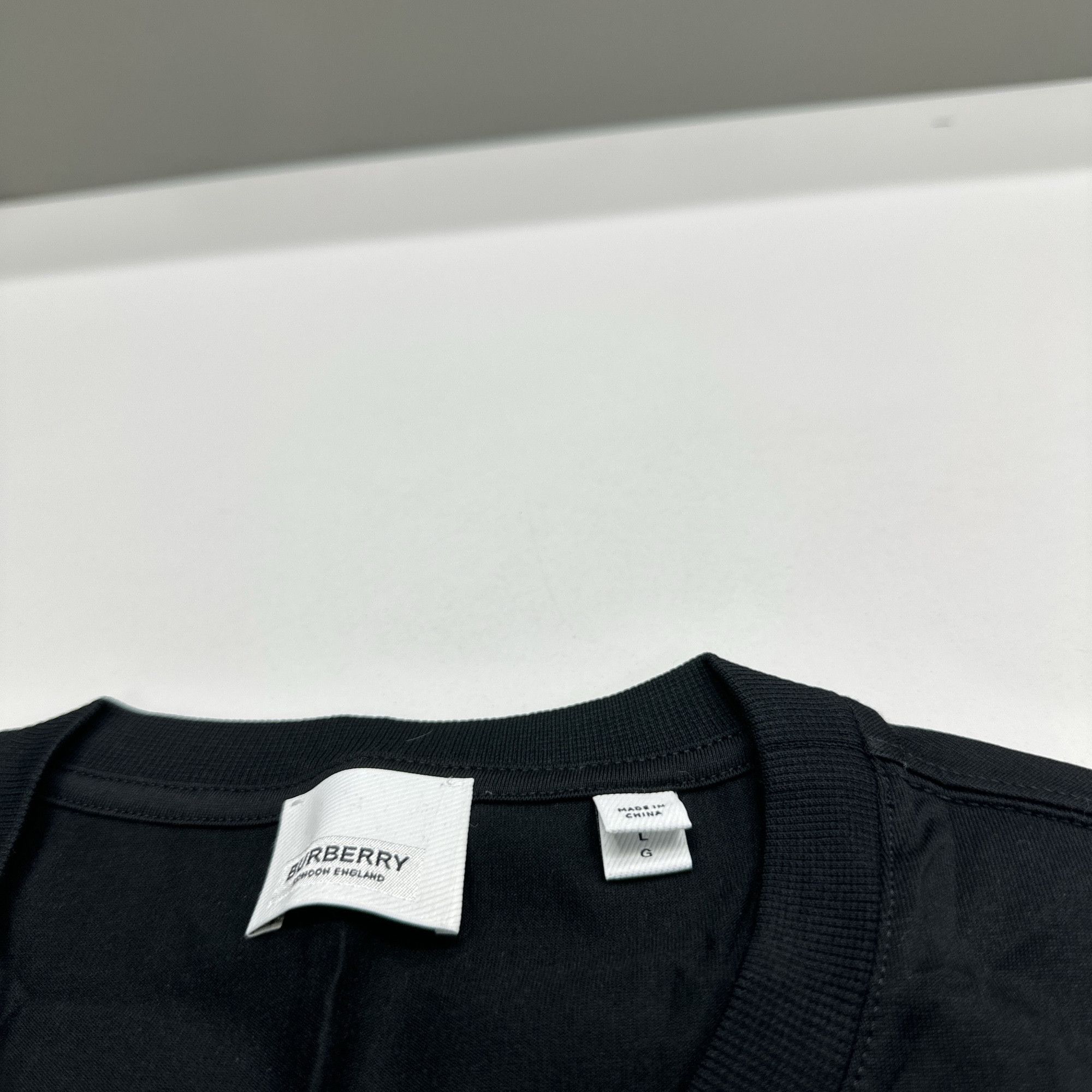 Burberry Burberry TB Logo T-Shirt Size L Size US L / EU 52-54 / 3 - 3 Thumbnail