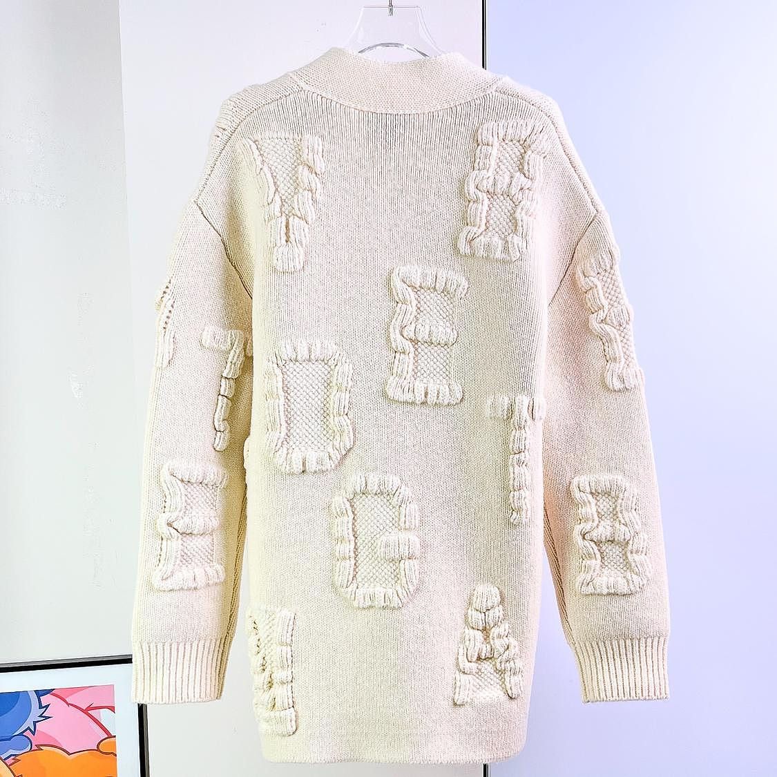Bottega Veneta Bottega Veneta Textured V-Neck Cardigan Size S Size S / US 4 / IT 40 - 2 Thumbnail