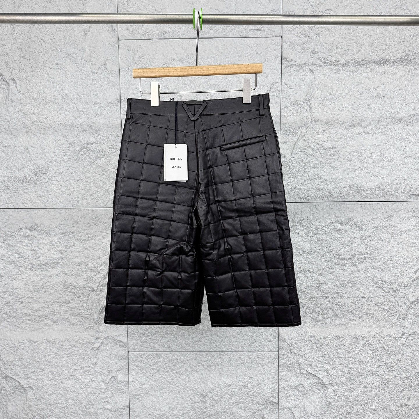 Bottega Veneta Bottega Veneta Quilted Leather Shorts Size 38 Size 26" / US 2 / IT 38 - 2 Thumbnail