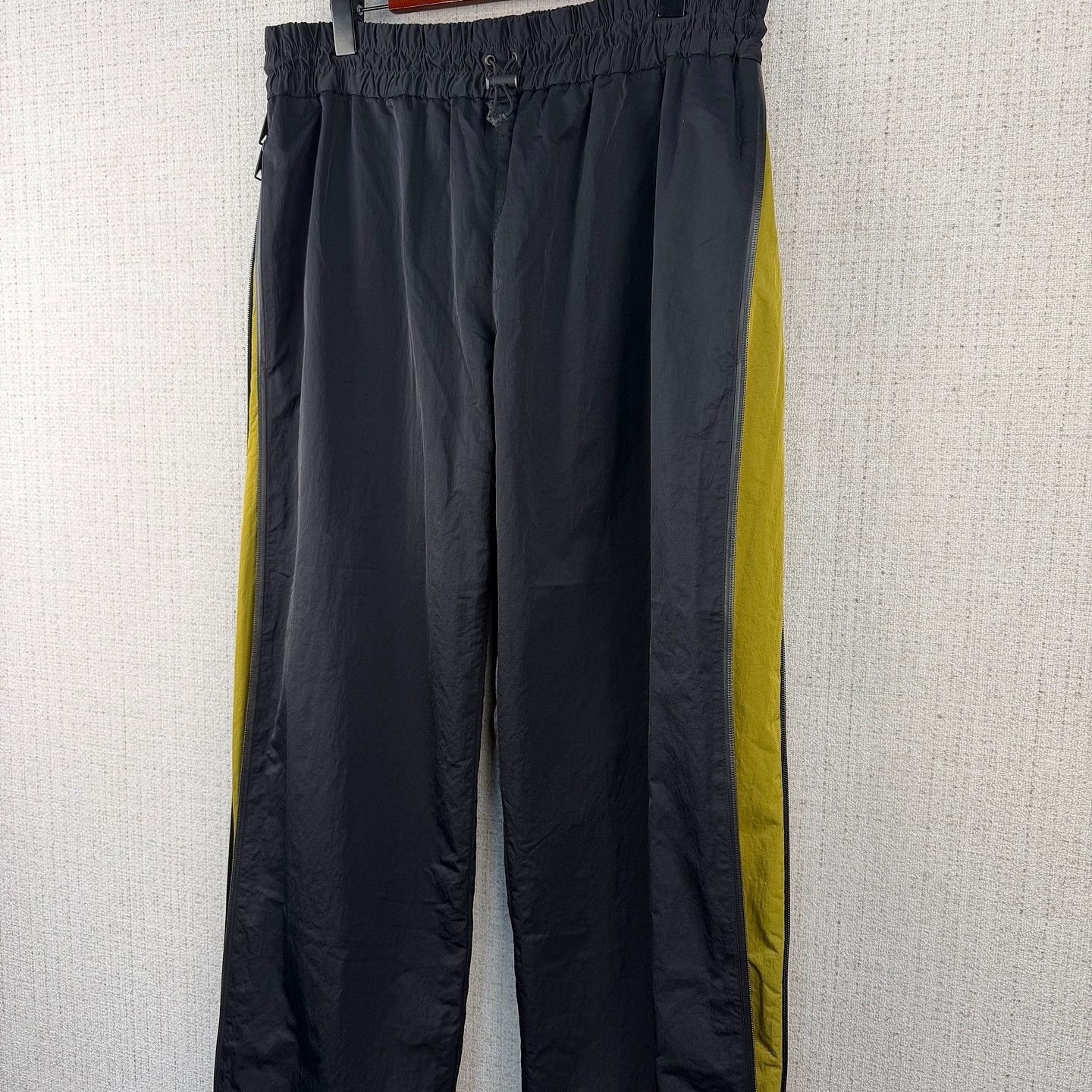Bottega Veneta Bottega Veneta Nylon Drawstring Pants Size L Size US 34 / EU 50 - 6 Thumbnail