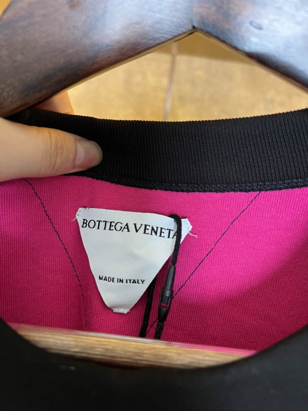 Bottega Veneta Bottega Veneta Contrast Cuff T-Shirt Size L Size US L / EU 52-54 / 3 - 3 Thumbnail