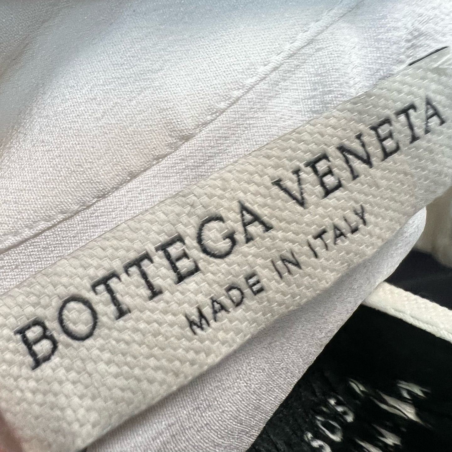 Bottega Veneta Bottega Veneta Quilted Panel Silk Button Up Size 34 Size XXS / US 00 / IT 34 - 3 Thumbnail