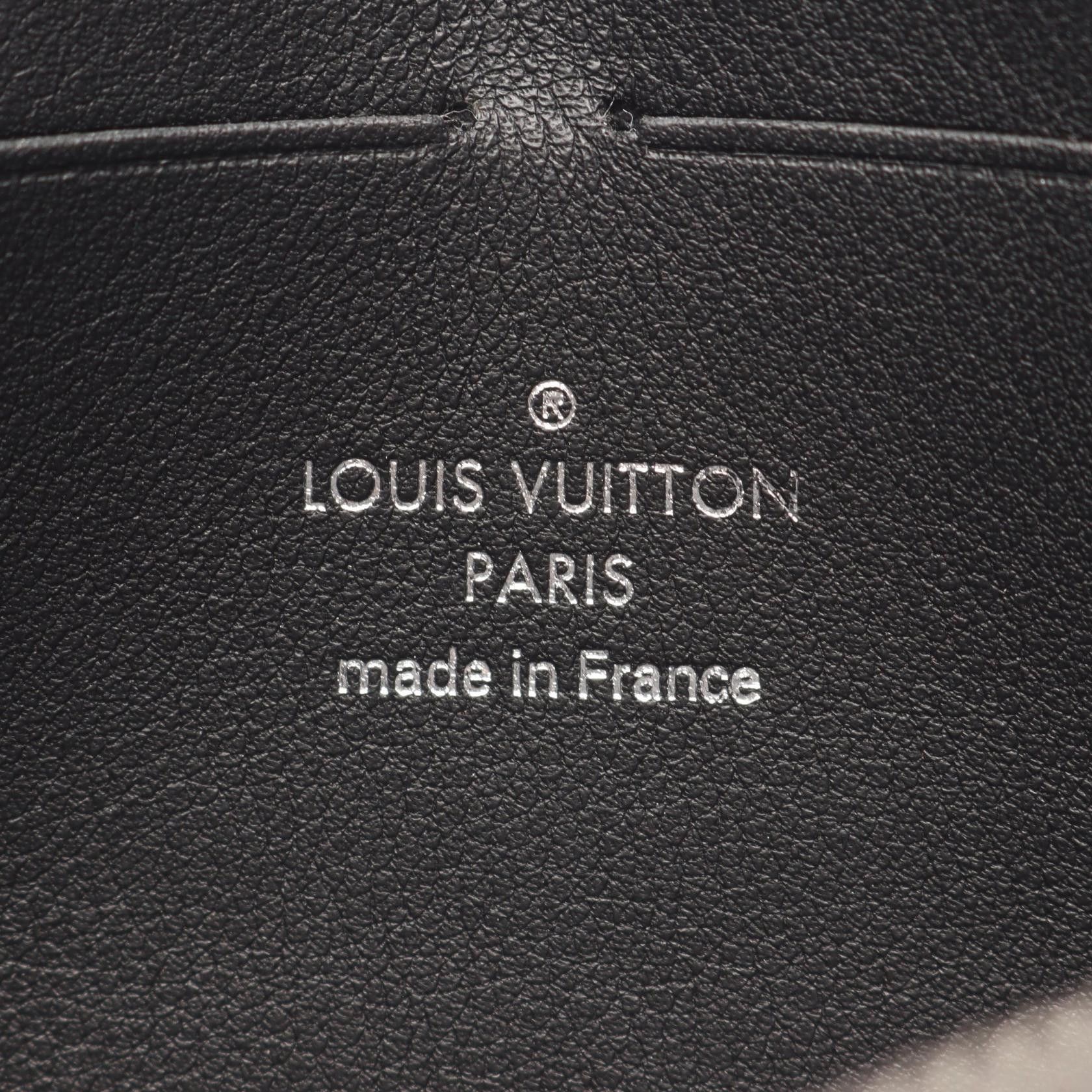 Louis Vuitton Louis Vuitton Louis Vuitton Zippy Wallet Mahina Long Wallet Leather Long Wallet M61867 DUTY FREE for USA Size ONE SIZE - 4 Thumbnail