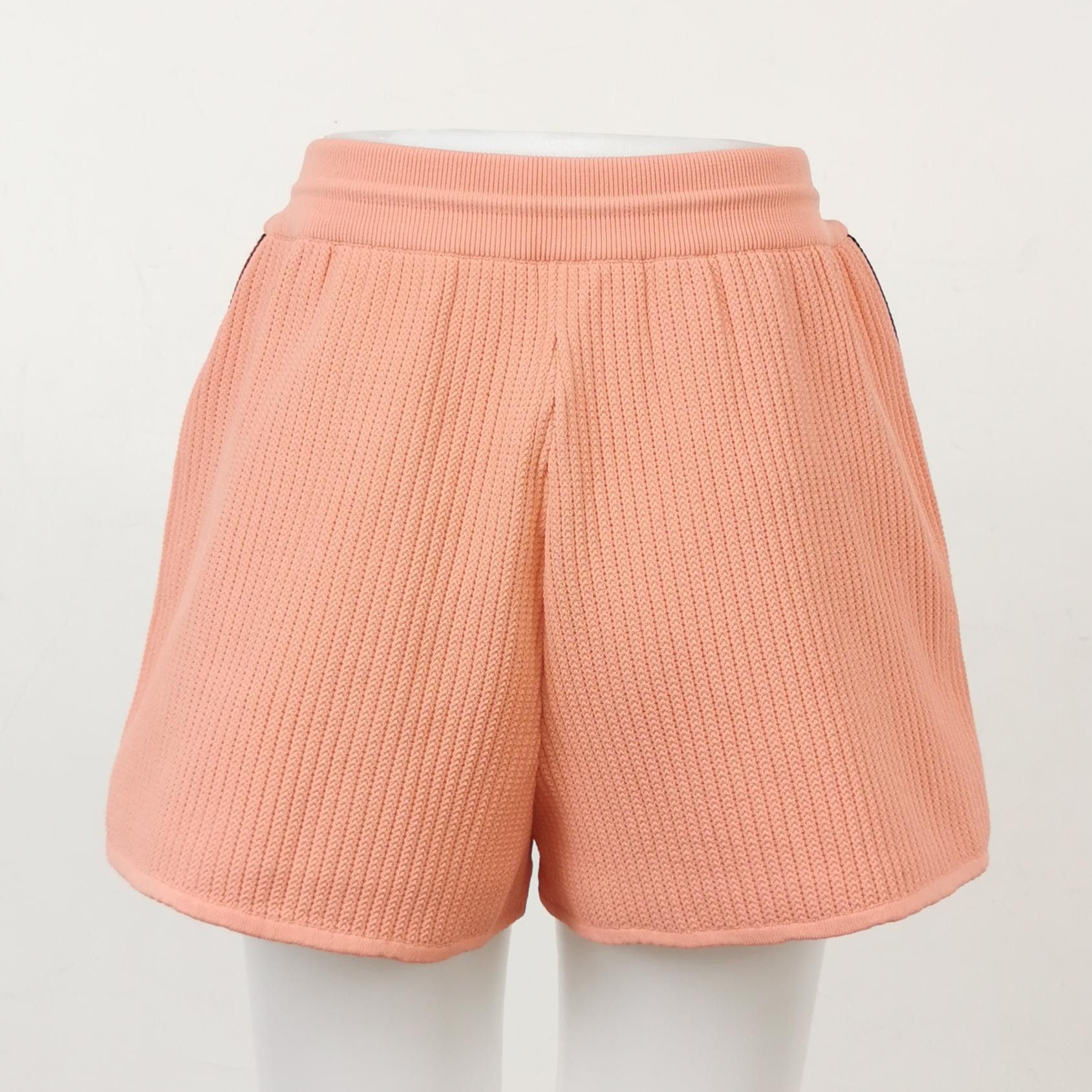 Gucci Gucci Women 30 Shorts Size 30" / US 8 / IT 44 - 2 Thumbnail
