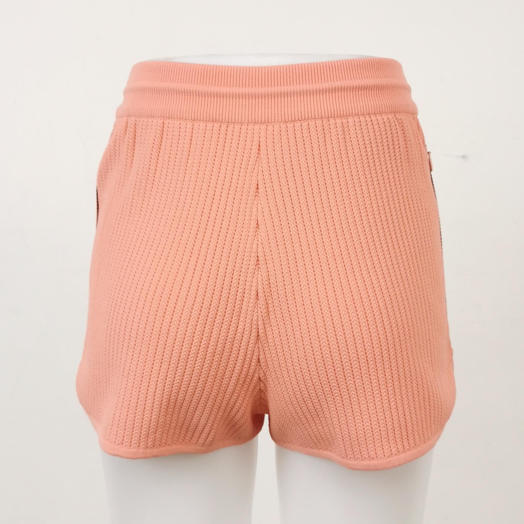 Gucci Gucci Women 26 Shorts Size 26" / US 2 / IT 38 - 2 Thumbnail
