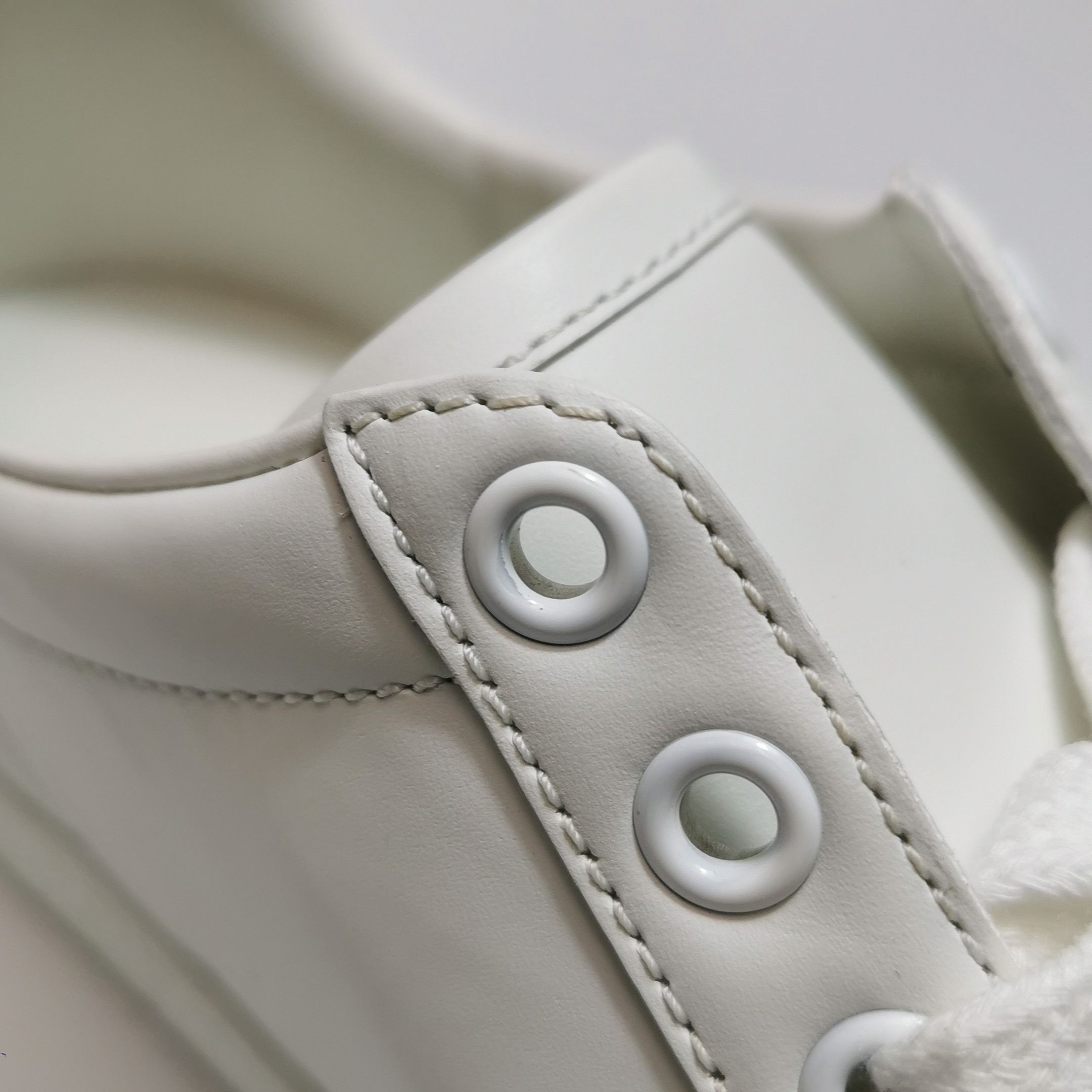 Gucci Gucci Women 5 Lowtop Sneakers Size US 5 / IT 35 - 10 Thumbnail