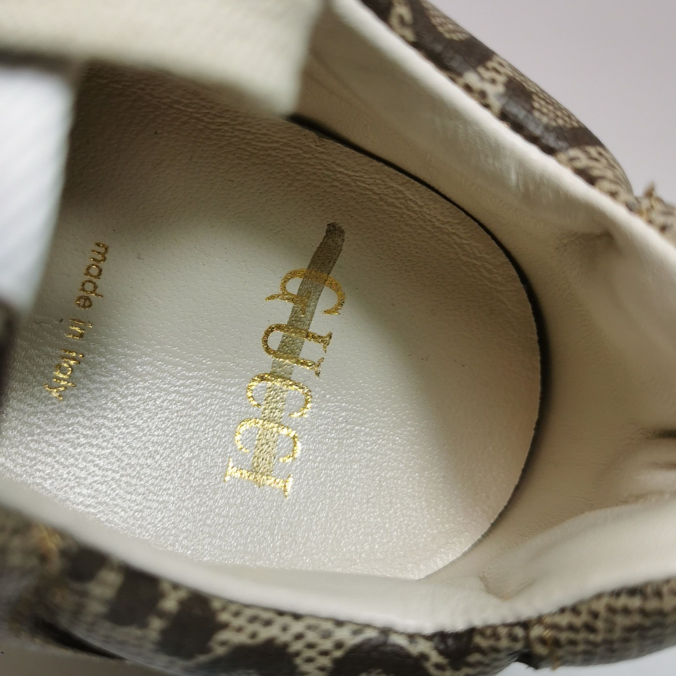 Gucci Gucci Women 5 Lowtop Sneakers Size US 5 / IT 35 - 10 Thumbnail