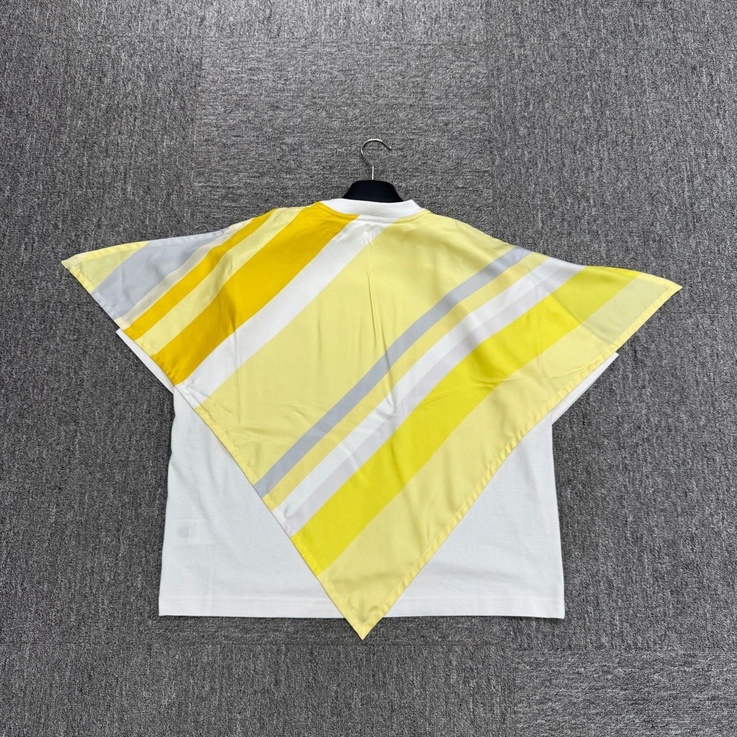Bottega Veneta Bottega Veneta Striped Scarf T-Shirt Size M Size M / US 6-8 / IT 42-44 - 2 Thumbnail