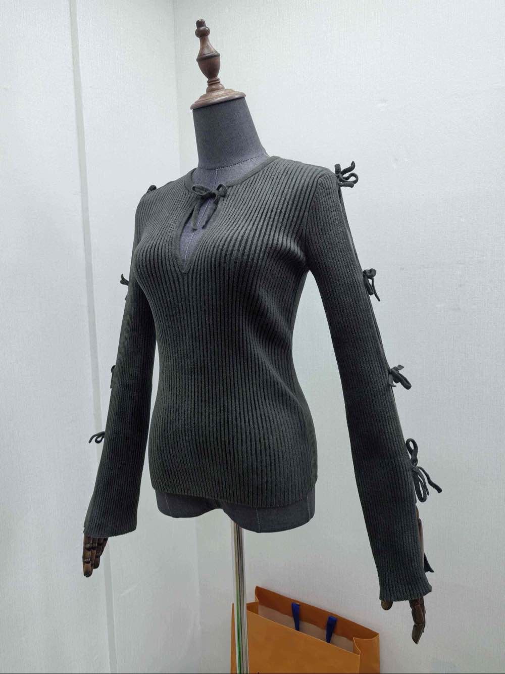 Bottega Veneta Bottega Veneta Lace-Up Ribbed Knit Sweater Size M Size M / US 6-8 / IT 42-44 - 3 Thumbnail