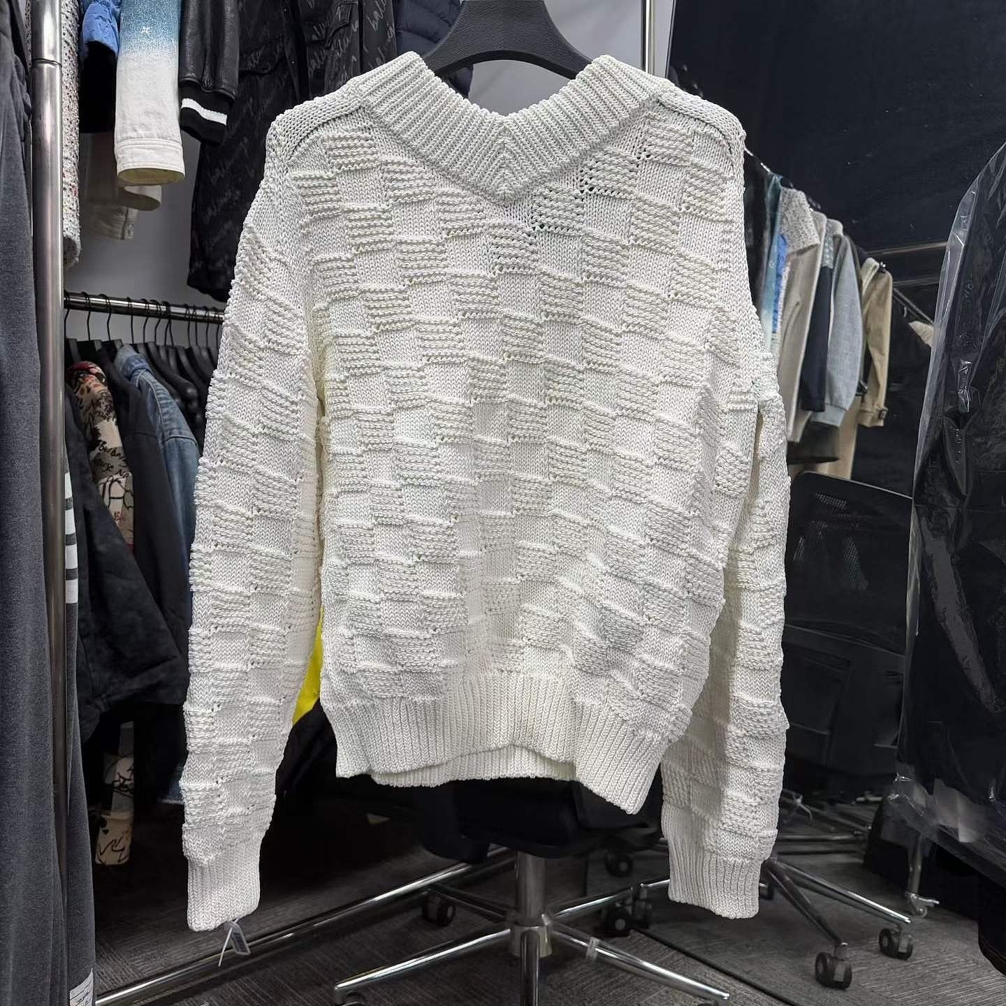 Bottega Veneta Bottega Veneta V-Neck Knit Sweater Size M Size M / US 6-8 / IT 42-44 - 2 Thumbnail