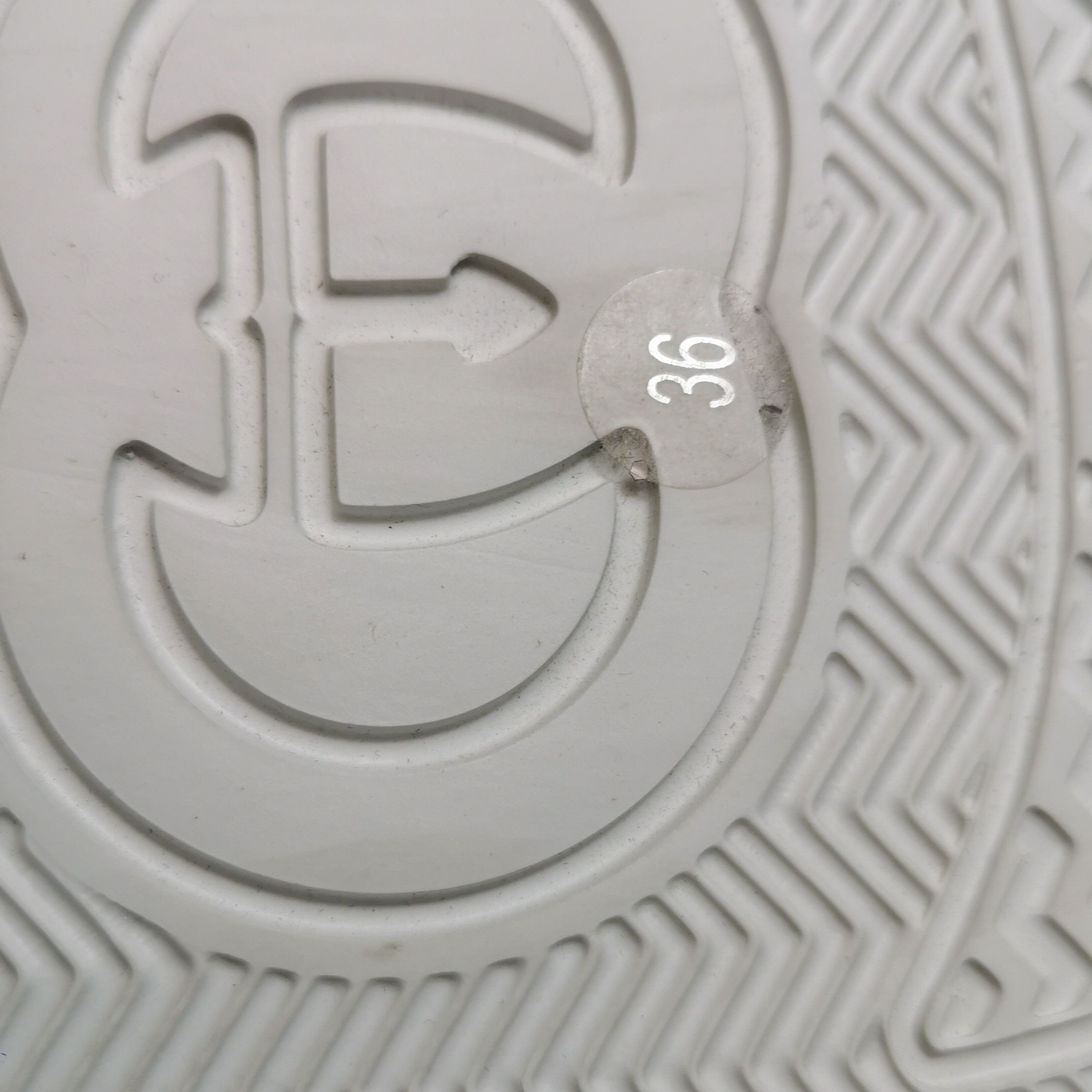 Gucci Gucci Women 6 Lowtop Sneakers Size US 6 / IT 36 - 9 Thumbnail