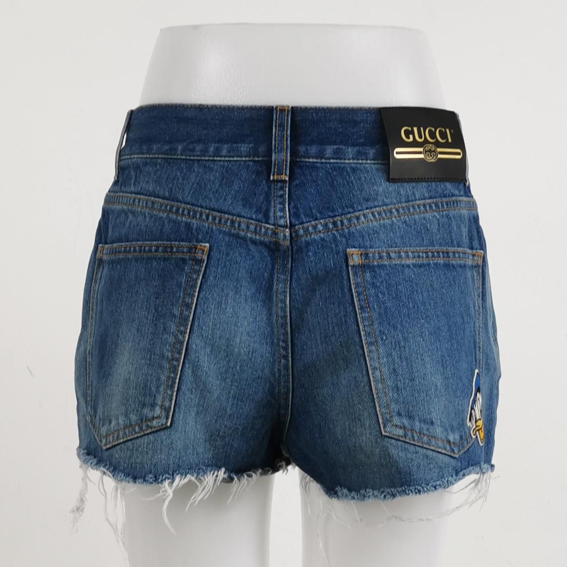 Gucci Gucci Women 26 Shorts Size 26" / US 2 / IT 38 - 2 Thumbnail