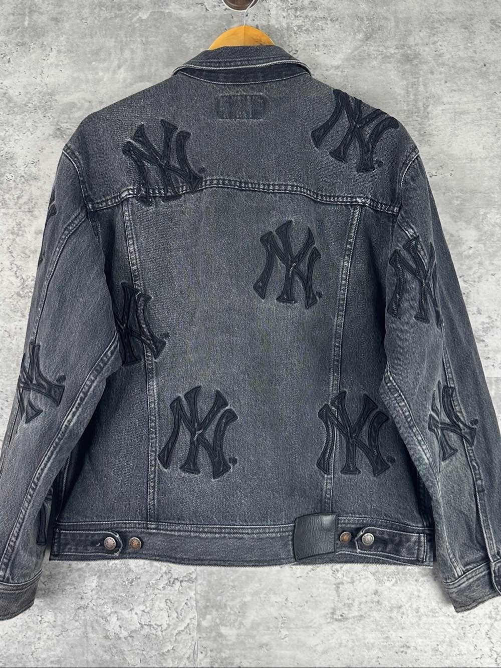 Supreme Supreme x New York Yankees Denim Trucker Jacket Size M