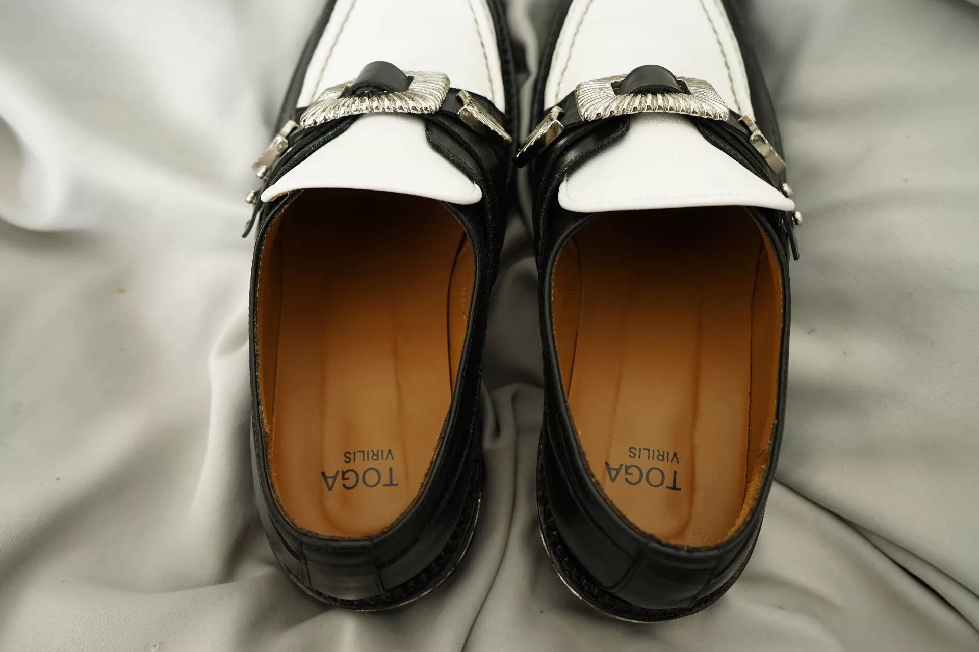 TOGA VIRILIS Metal Rivet Loafers