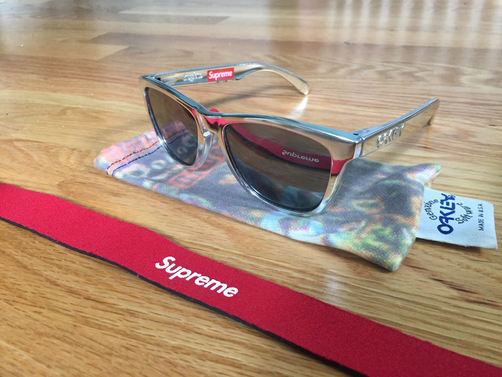 Supreme 2024 oakley frogskins