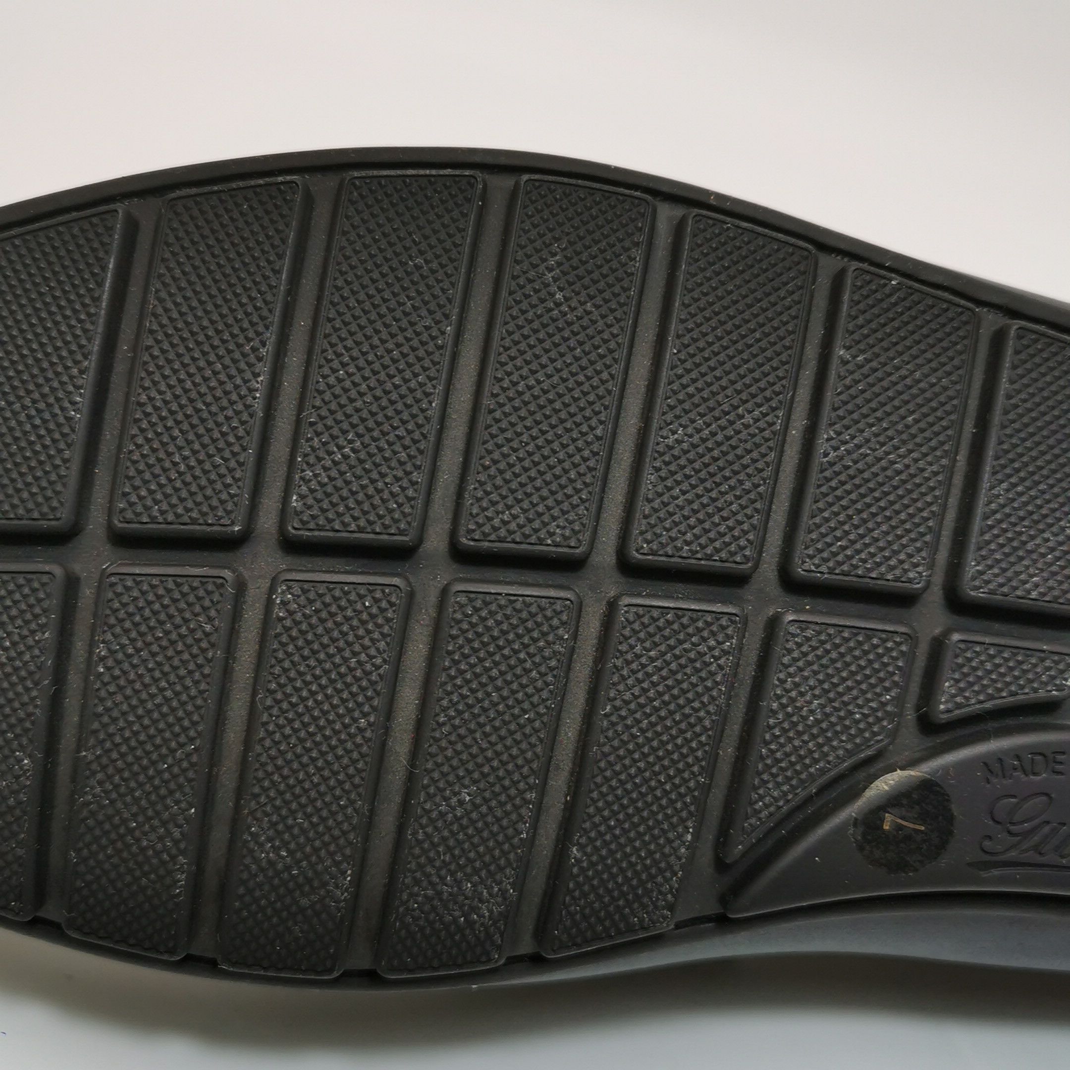 $1,090 GUCCI - Black Leather Jordaan Agnello Loafers - 8 (7.5G) Gucci Men 8 Leather main image 4