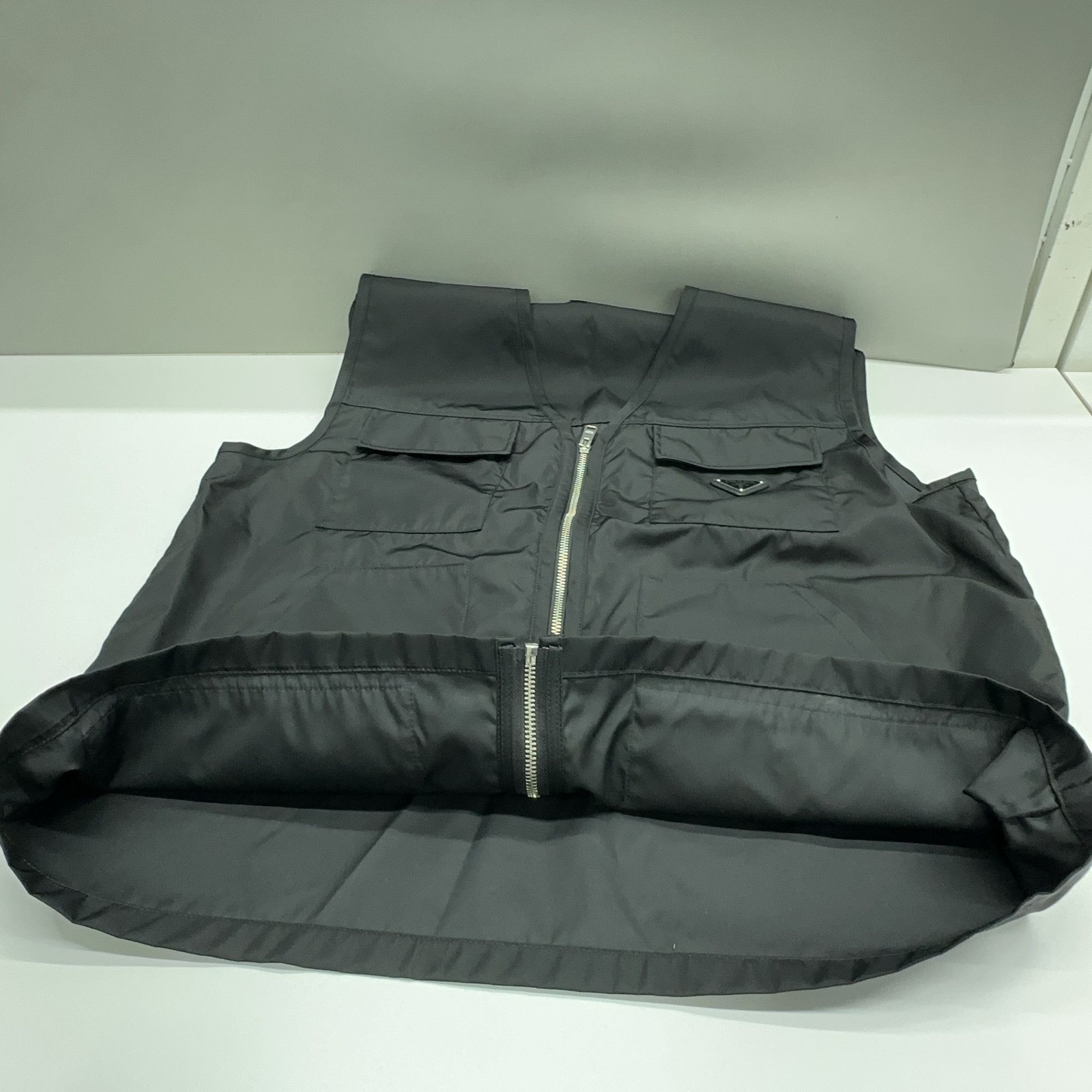 Prada Prada Re-Nylon Logo Vest Size 56 Size US XL / EU 56 / 4 - 10 Thumbnail