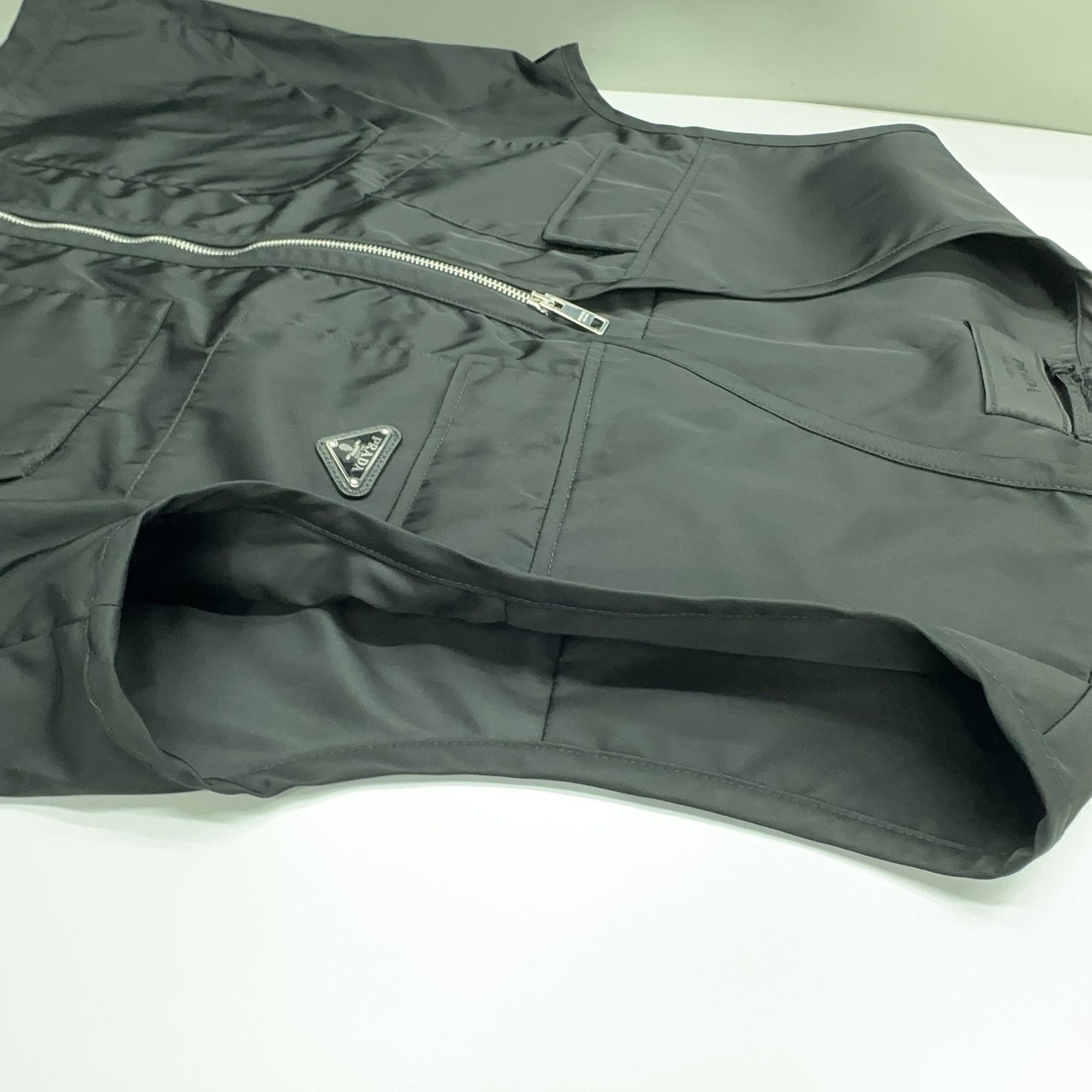 Prada Prada Re-Nylon Logo Vest Size 56 Size US XL / EU 56 / 4 - 11 Thumbnail
