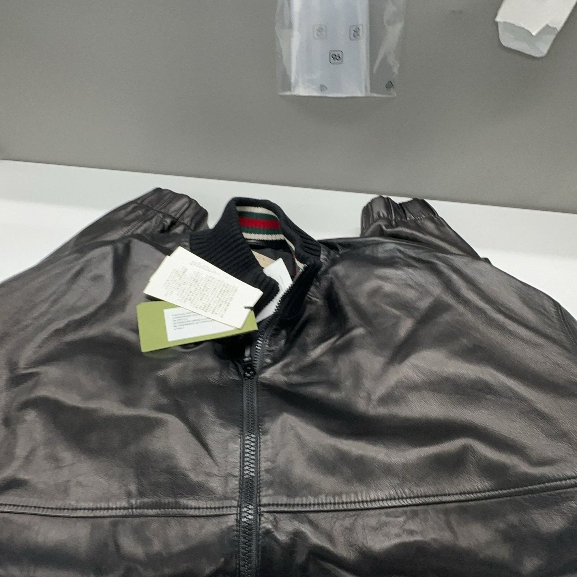 Gucci Black Leather Bomber Jacket in Size L Size US L / EU 52-54 / 3 - 15 Thumbnail