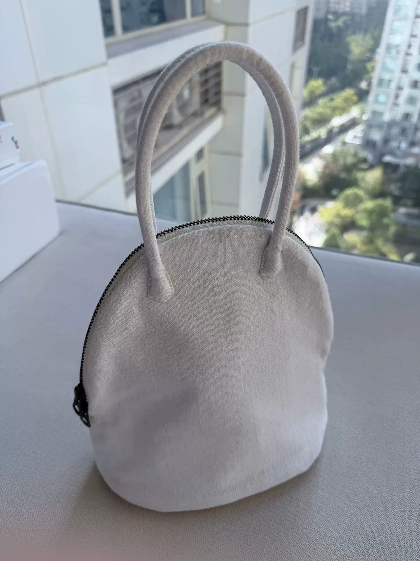 Martau Japanese French Linen White Shell Bag