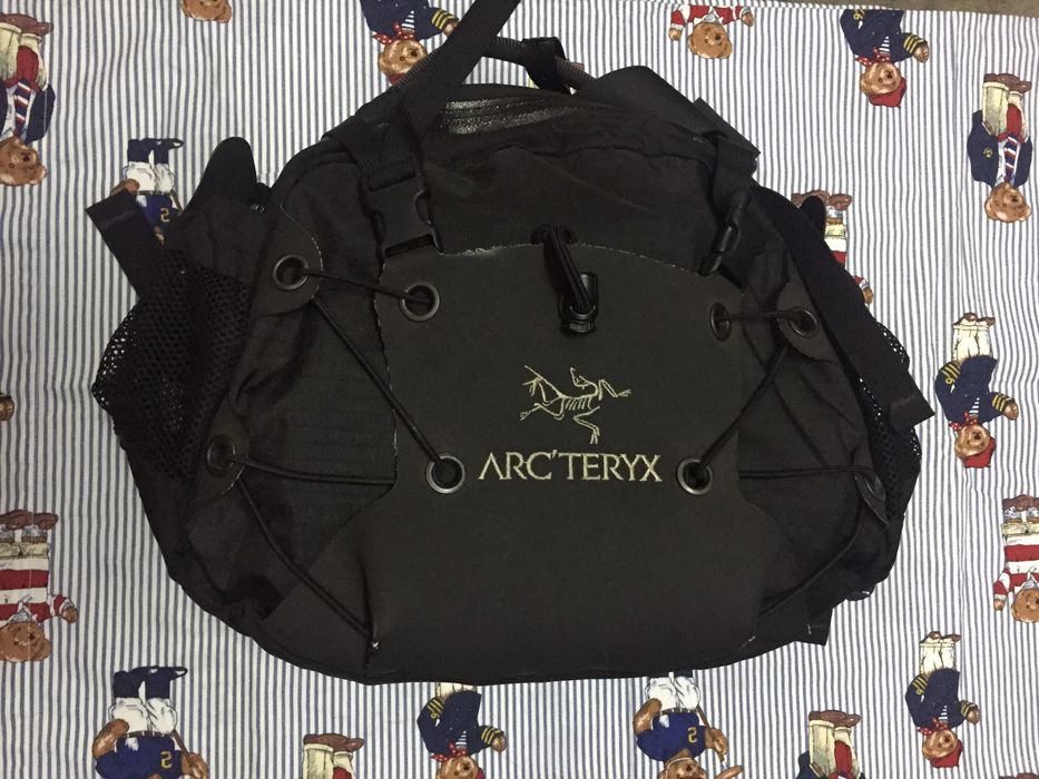 Arc'Teryx Arc'teryx Q10 lumbar pack waist bag/shoulder bag | Grailed