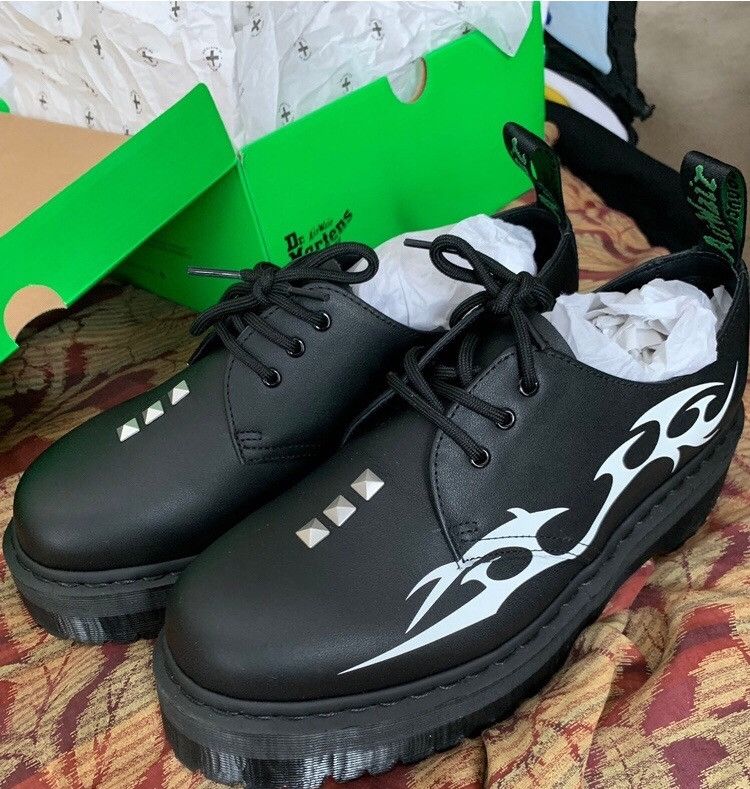 pleasures doc martens 1461