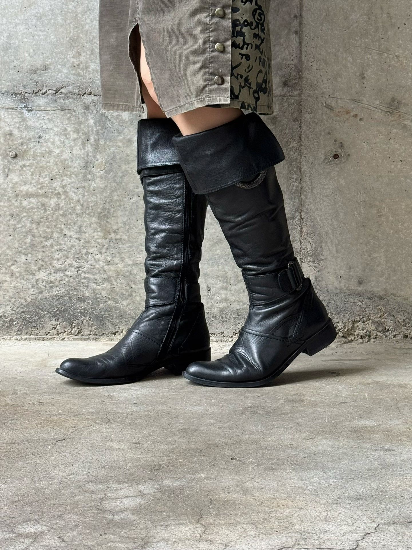 Rigards Regard Pointed Toe Biker Fold-Over Boots Size US 5 / IT 35 - 2 Thumbnail