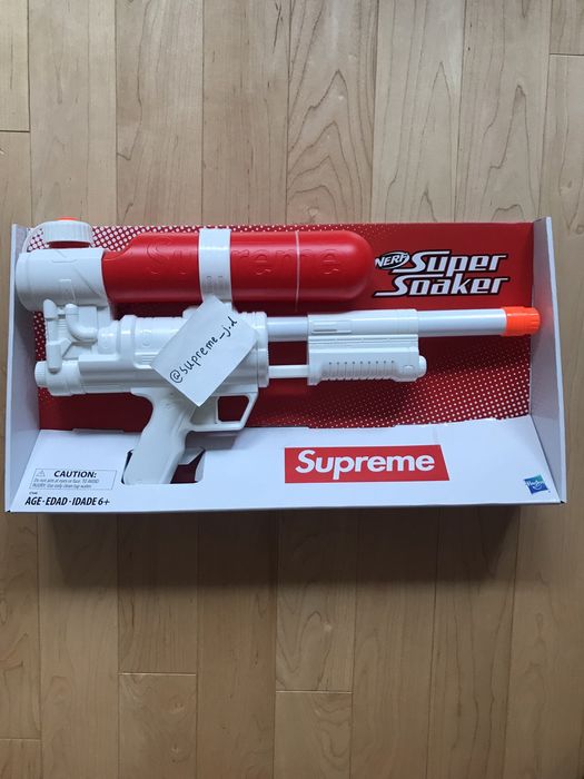 Supreme Supreme/Super Soaker 50 Water Blaster DS and Shower Cap