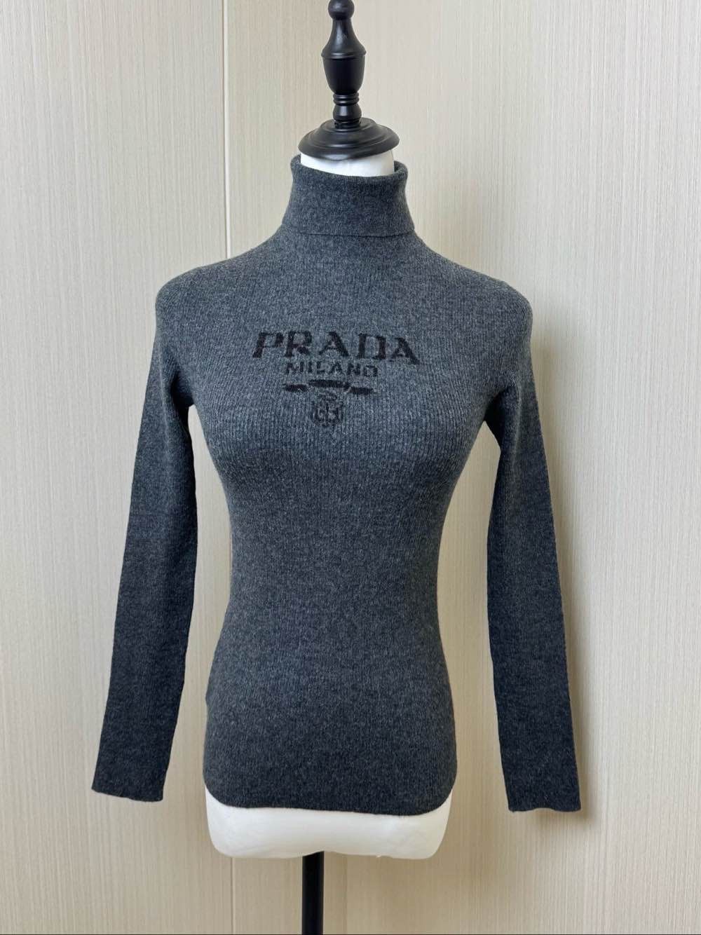 Prada Prada Milano Logo Knit Turtleneck Sweater Size 40 Size S / US 4 / IT 40 - 2 Thumbnail