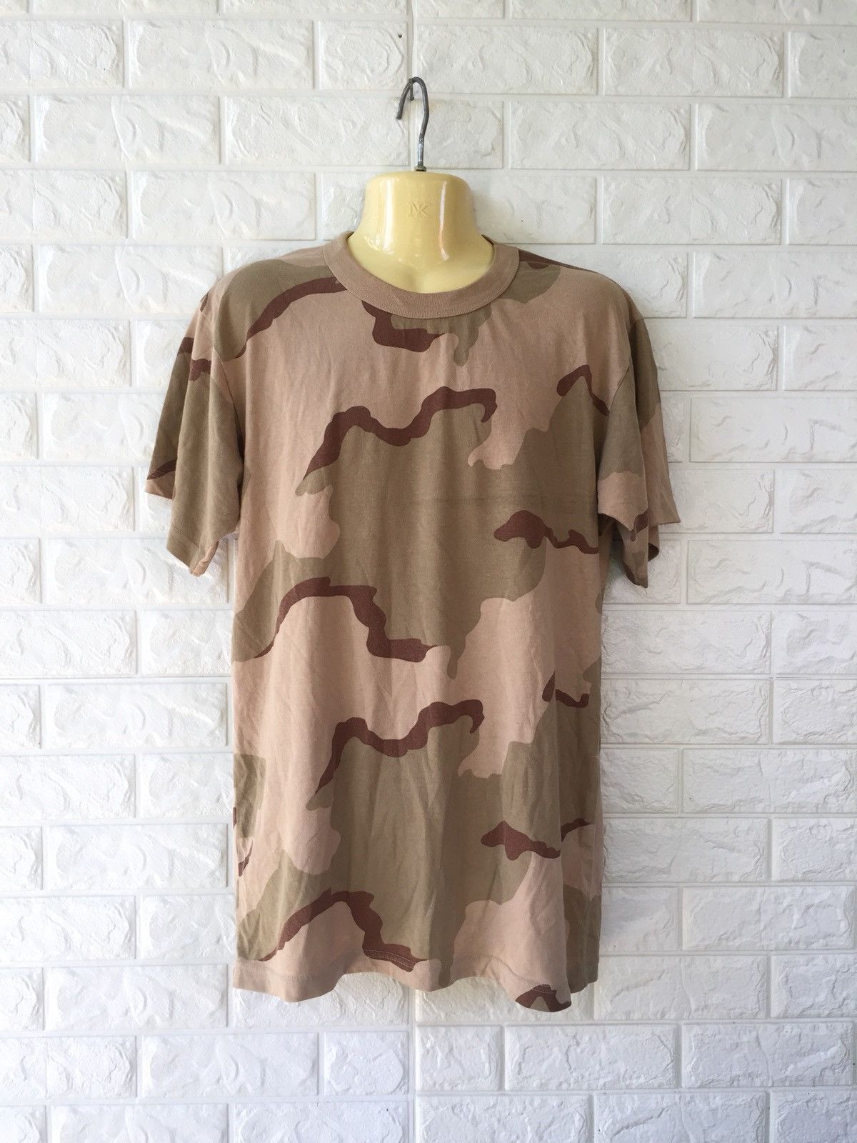 Vintage Vintage Camo Army Tshirt Size US L / EU 52-54 / 3 - 1 Thumbnail