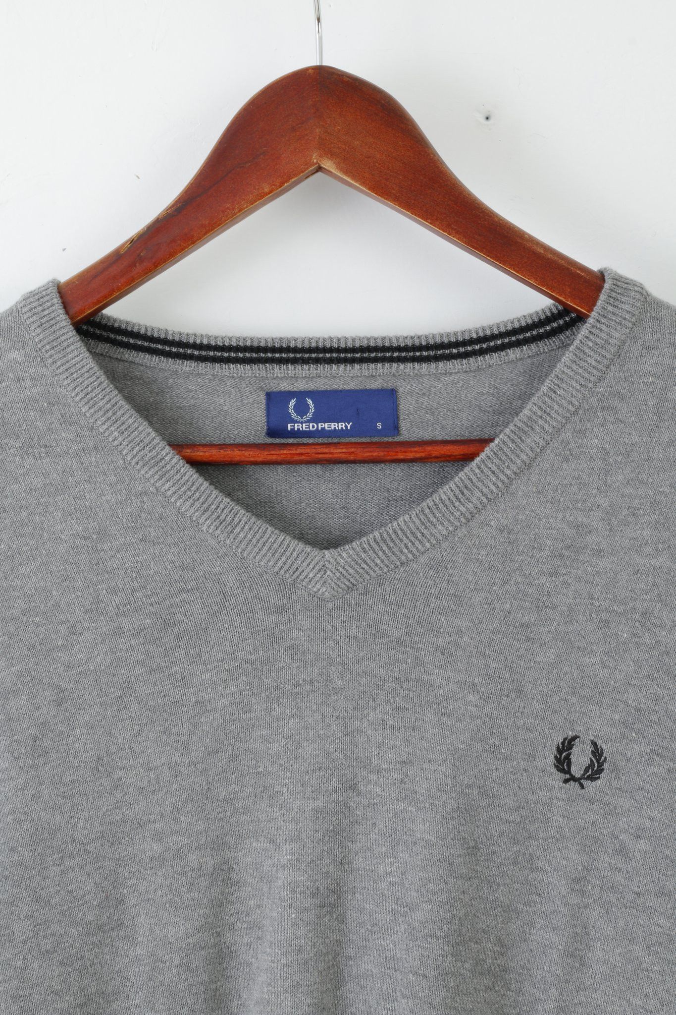 Fred Perry Fred Perry Mens S Jumper Grey Cotton V Neck Plain Sweater Size US S / EU 44-46 / 1 - 2 Thumbnail