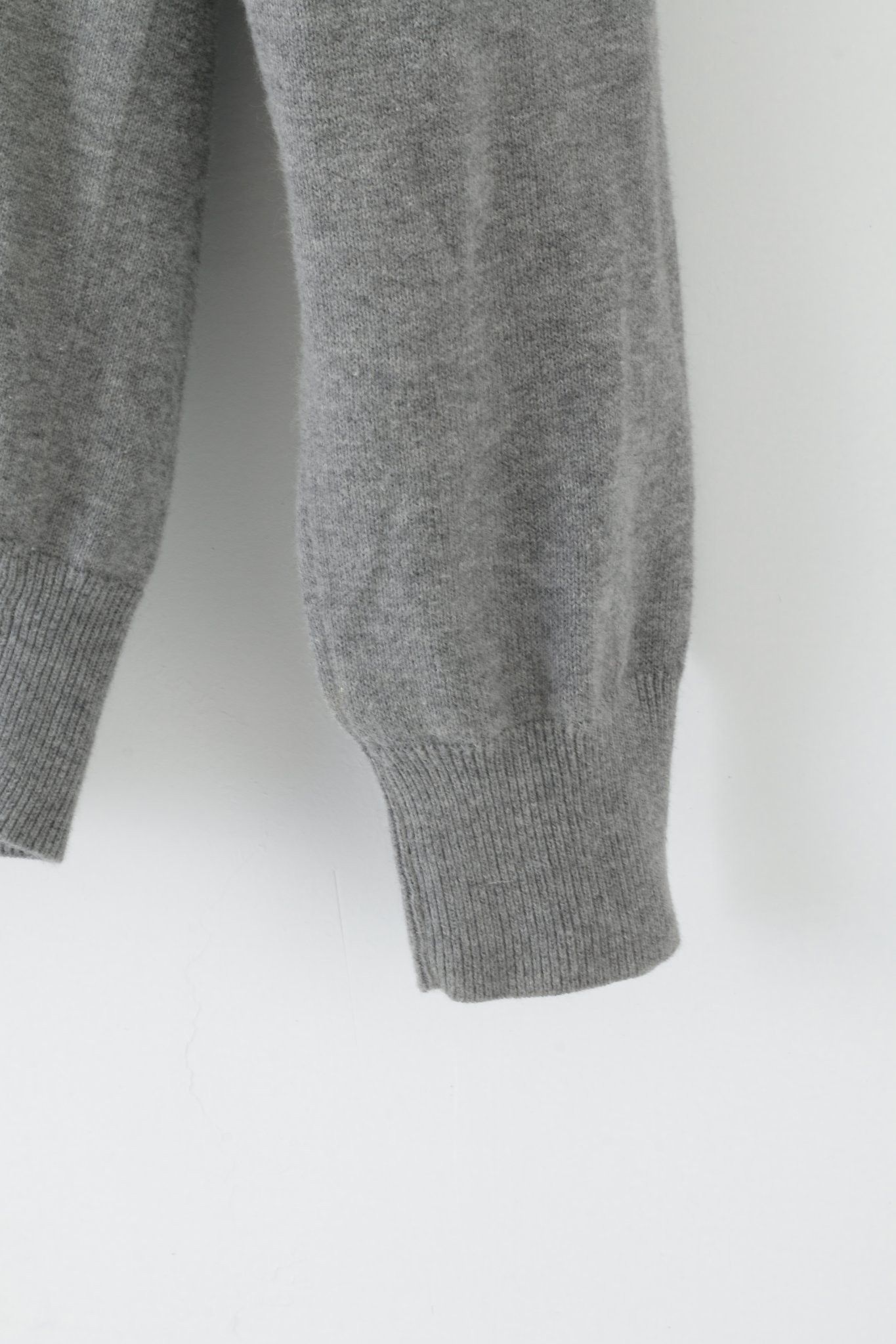 Fred Perry Fred Perry Mens S Jumper Grey Cotton V Neck Plain Sweater Size US S / EU 44-46 / 1 - 3 Thumbnail