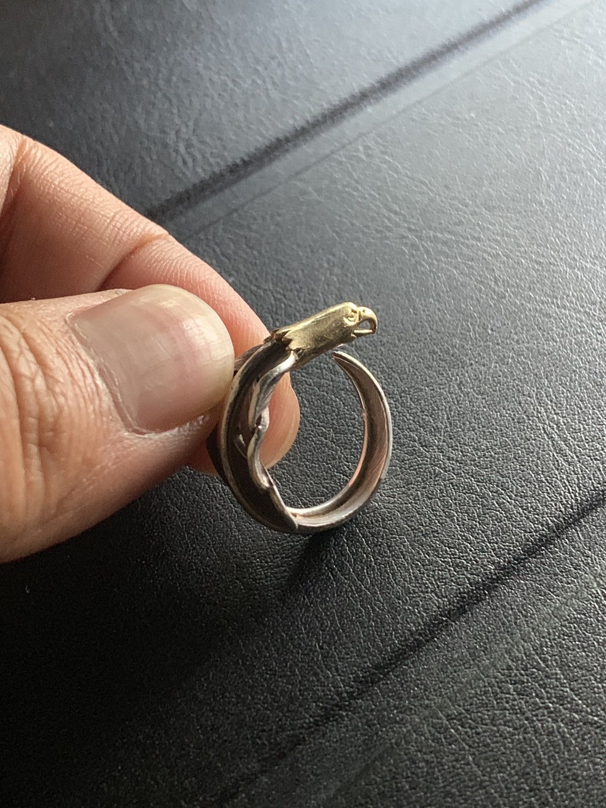LARRY SMITH EAGLE HEAD KAZEKIRI FEATHER PINKIE RING -18K GOLD ACCENT-